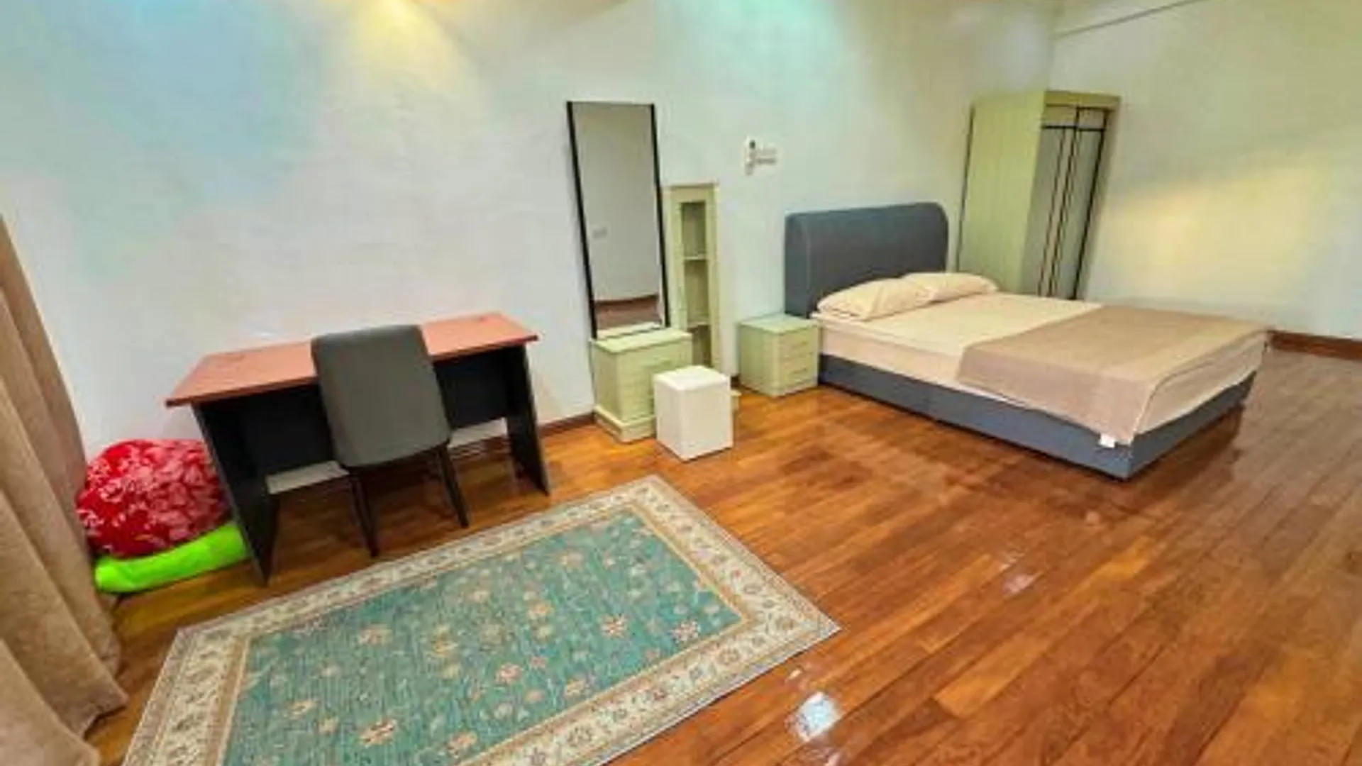 쿠알라테렝가누 쿠알라 이바이의 프라이빗 하우스 (1400m², 침실 6개, 프라이빗 욕실 3개) 3성급 게스트하우스 스위트룸