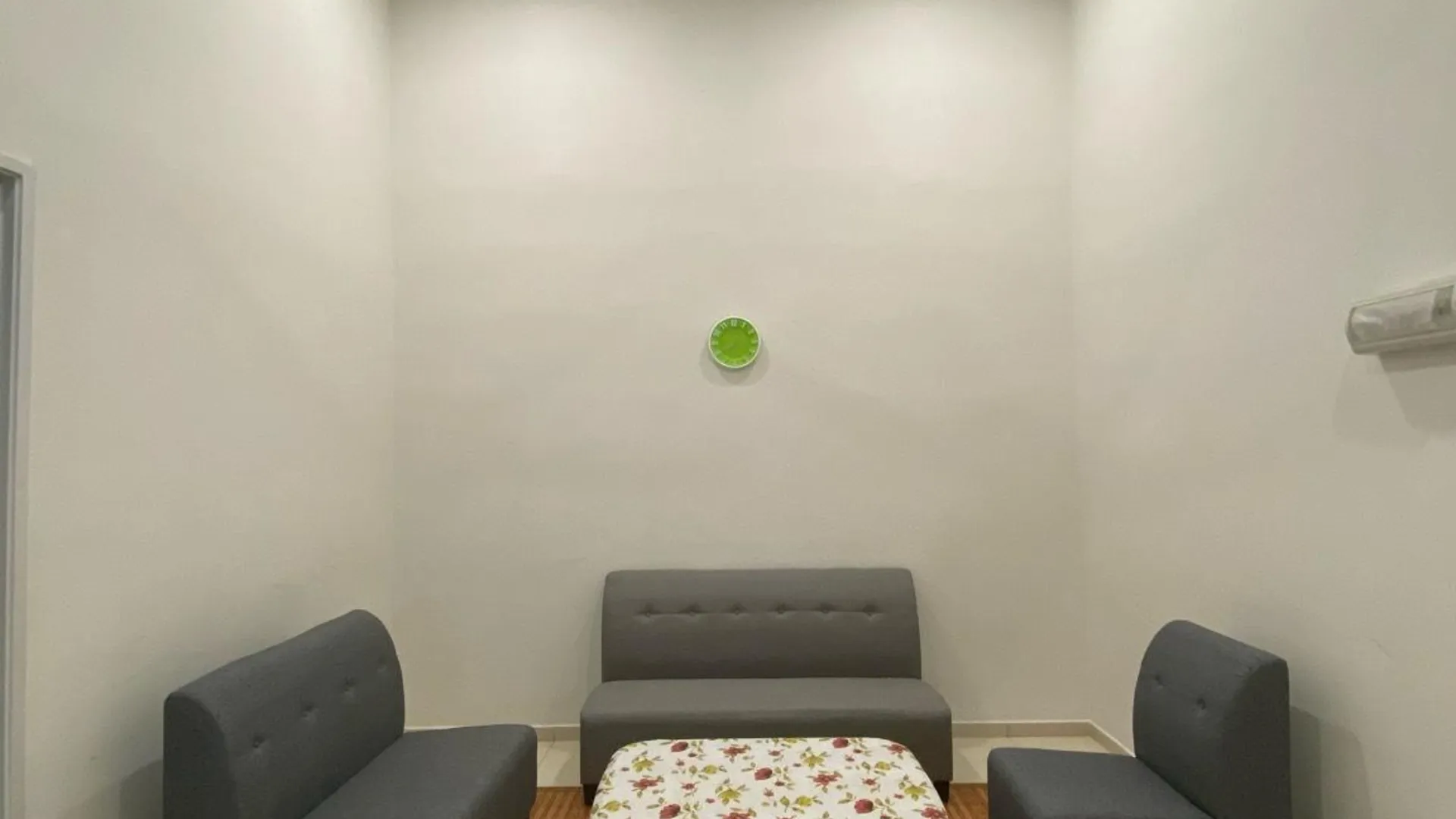 말라카 아에르 크로의 프라이빗 하우스 (1760m², 침실 4개, 프라이빗 욕실 3개) 2성급 게스트하우스 로비