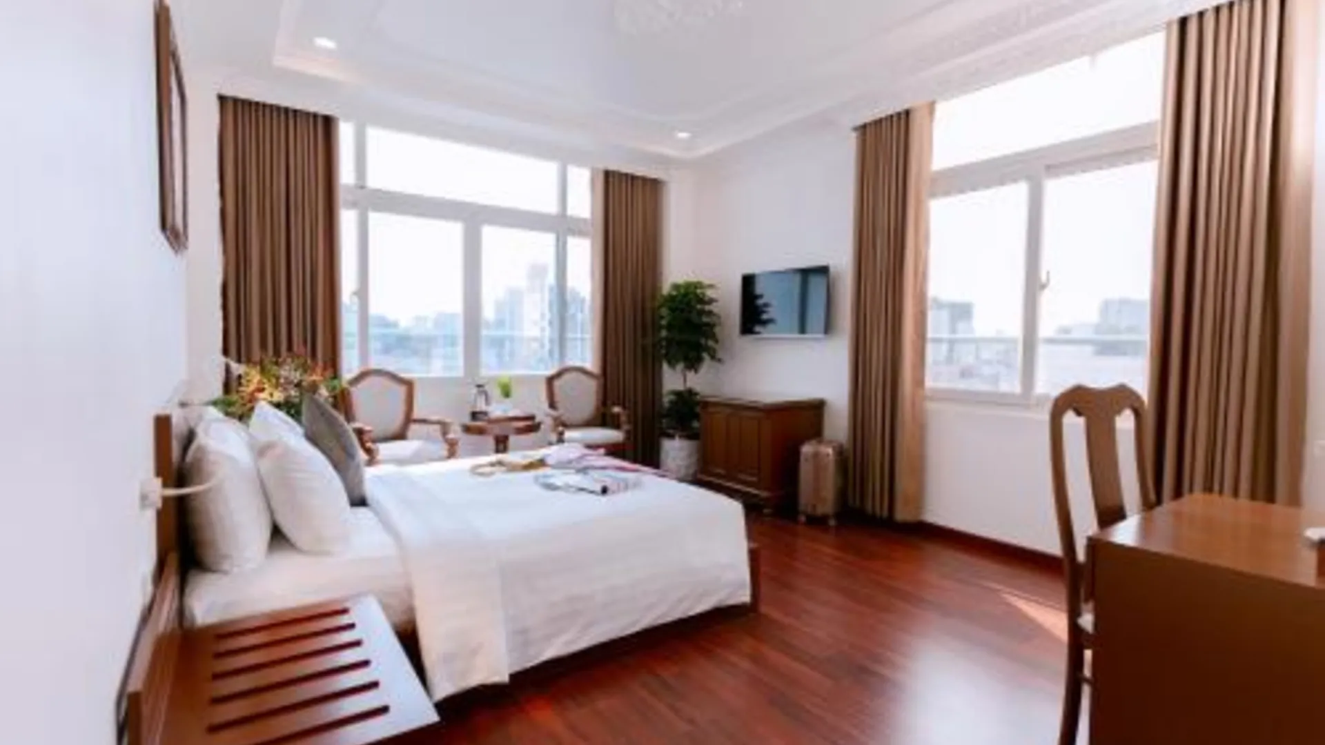 호치민 달리아랜드 사이공 호텔 앤 스위밍풀 4성급 호텔 스위트룸