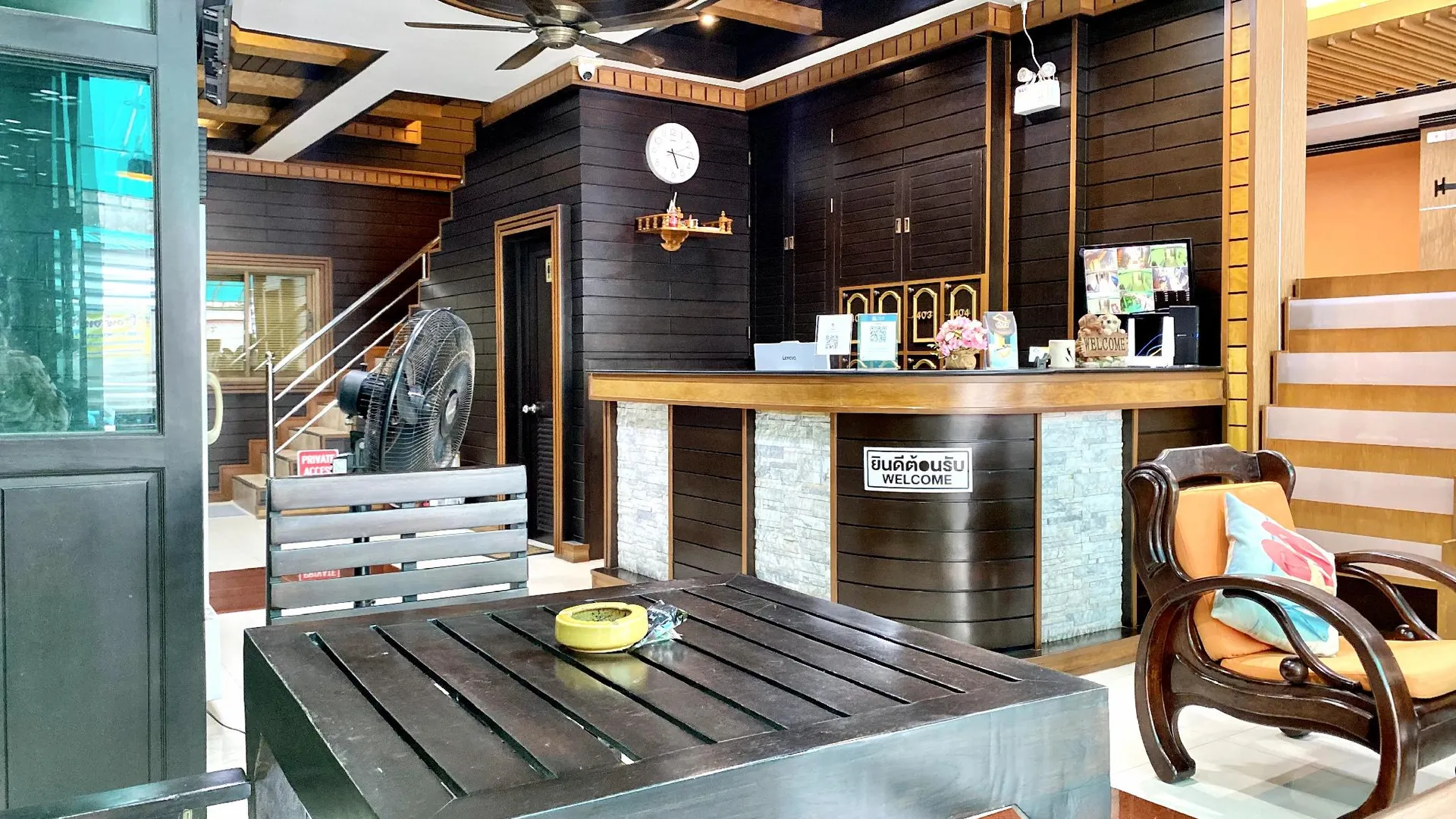 푸켓 럭키 레지던스 3성급 호텔 로비