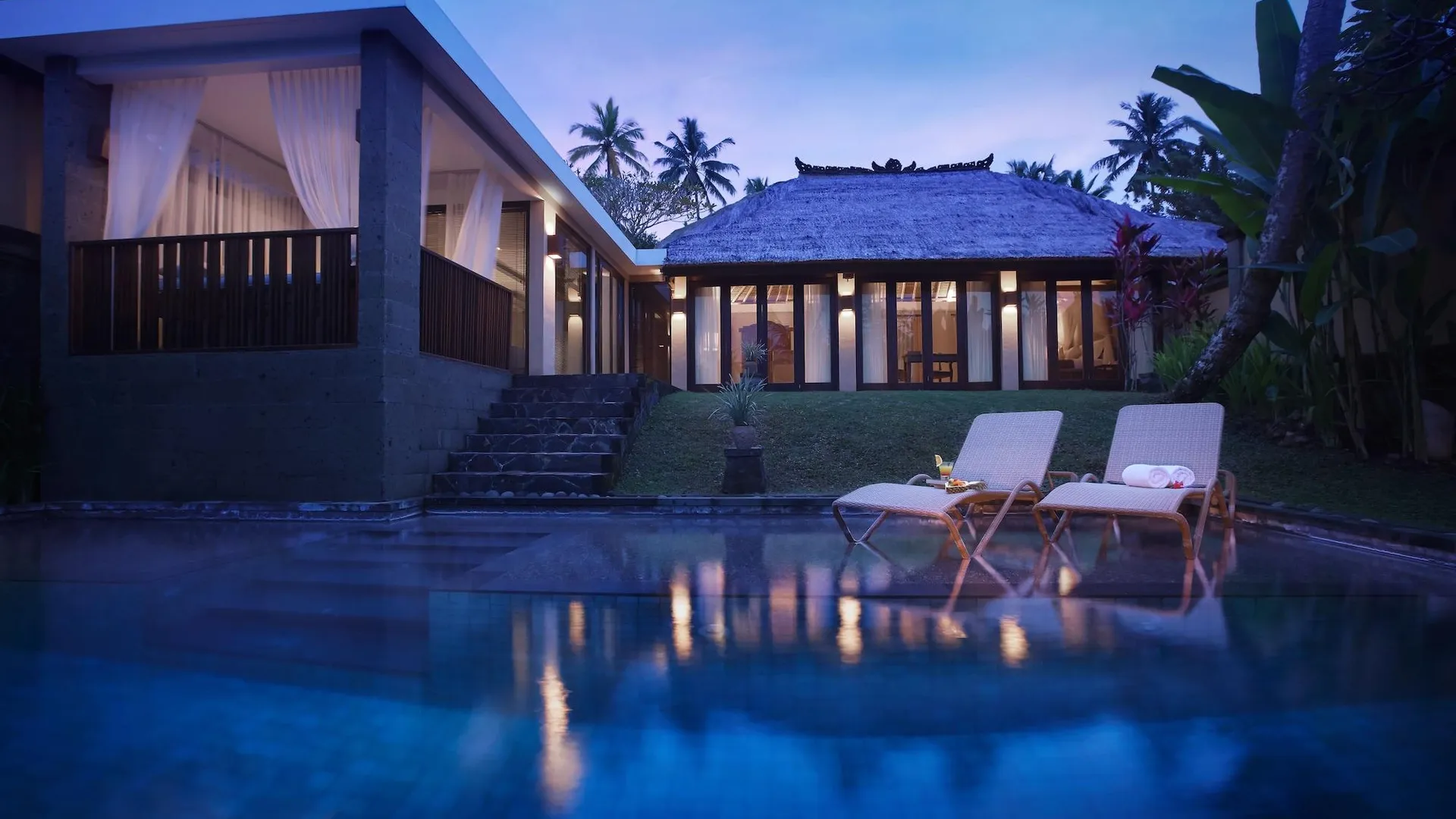 발리 카만달루 우붓 리조트 5성급 호텔 외관