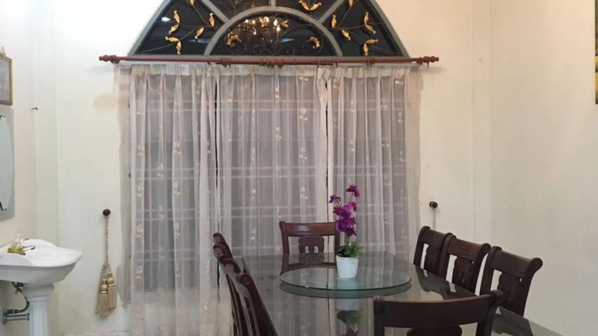 쿠안탄 반다르 인데라 마코타의 빌라 (4000m², 침실 5개, 프라이빗 욕실 4개) 4성급 싱글룸 전망