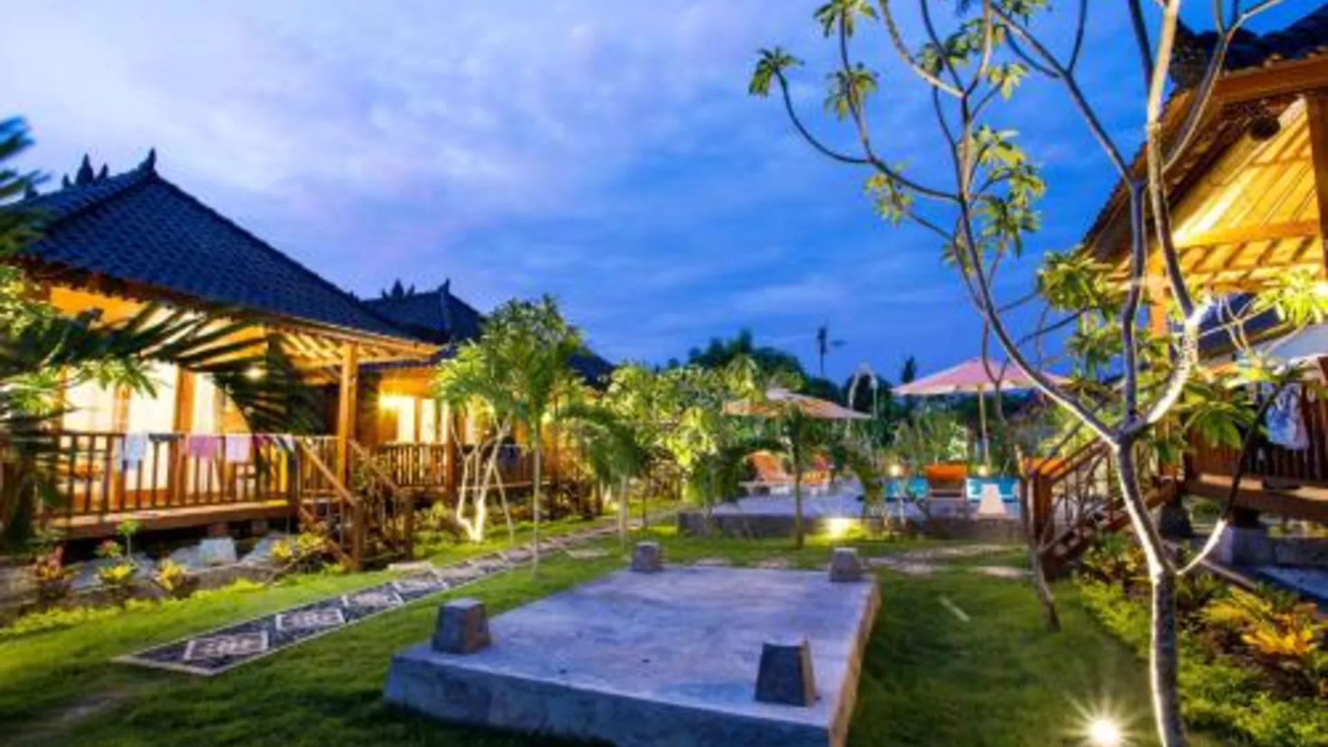 발리 디나타 렘봉간 빌라스 4성급 호텔 수영장