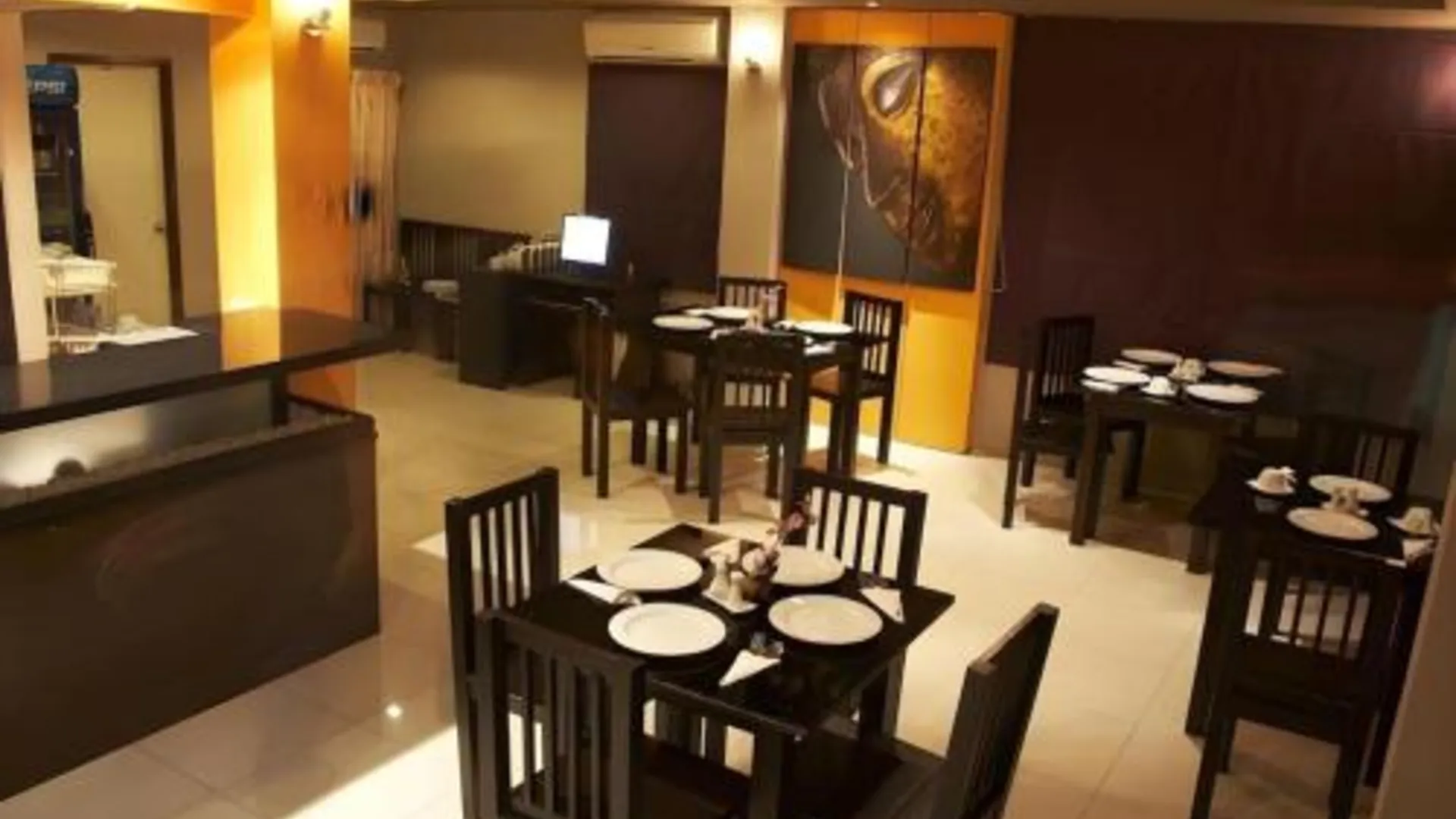 방콕 그랜드 피나클 호텔  3성급 호텔 외관