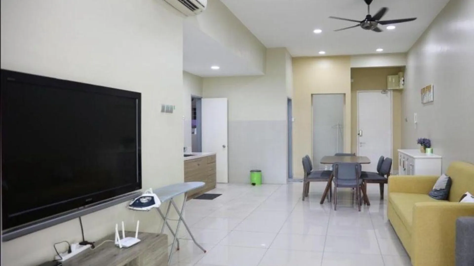 코타키나발루 시티 센터의  (850m², 침실 1개, 프라이빗 욕실 2개) 3성급 싱글룸 스위트룸