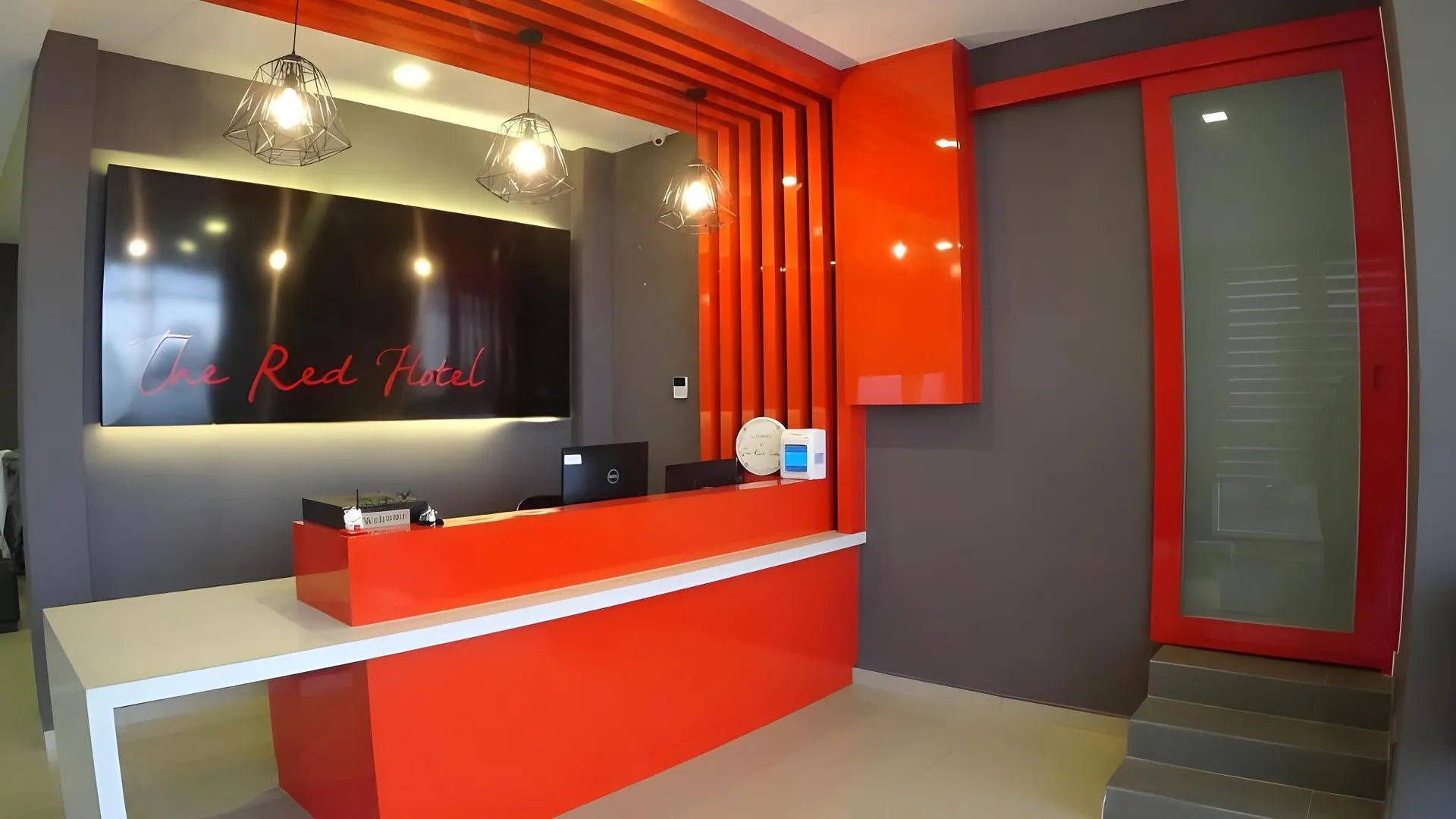 젠자롬 더 레드 호텔 2성급 호텔 로비