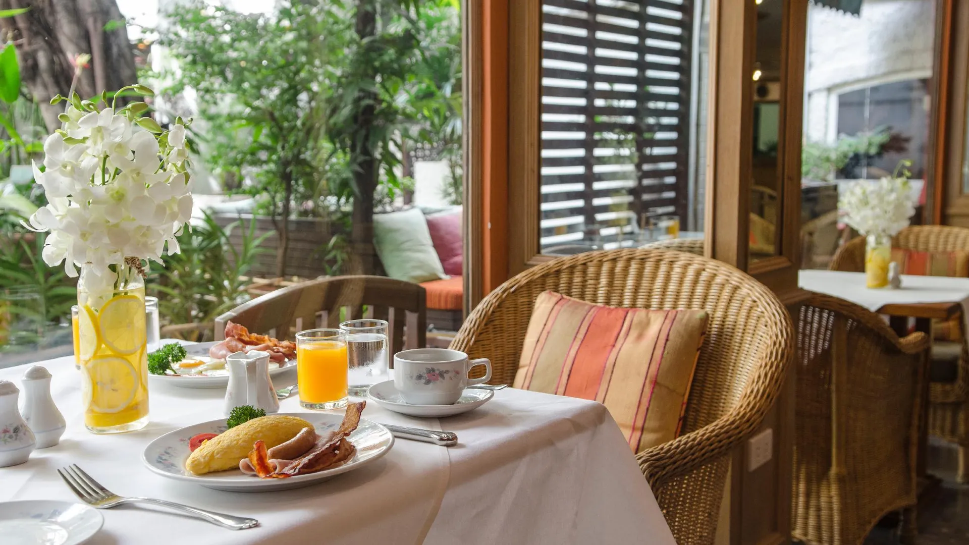 방콕 더 탄타완 호텔 수라웡 방콕 4성급 호텔 레스토랑