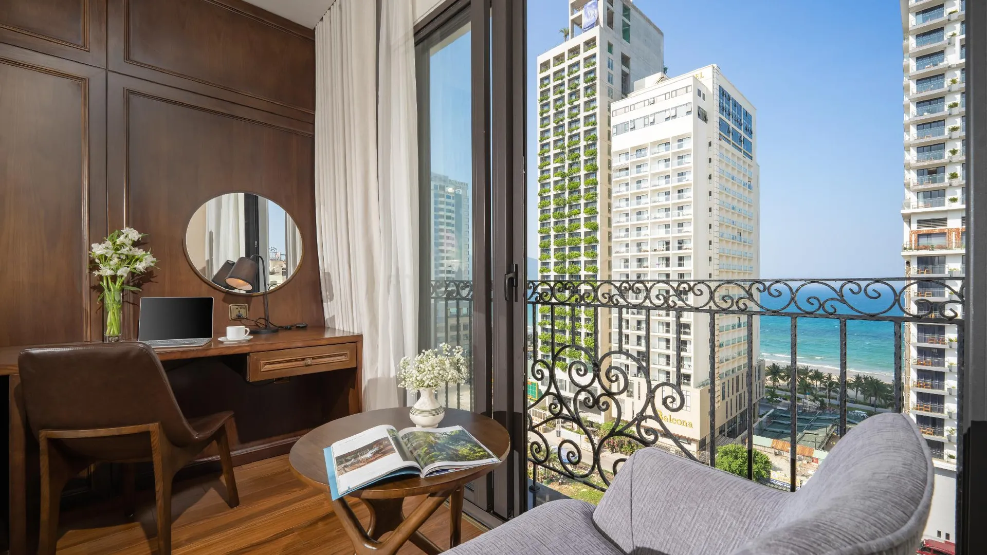 다낭 골든 로터스 호텔 다낭 - 루프탑 바 오션뷰 4성급 호텔 수영장