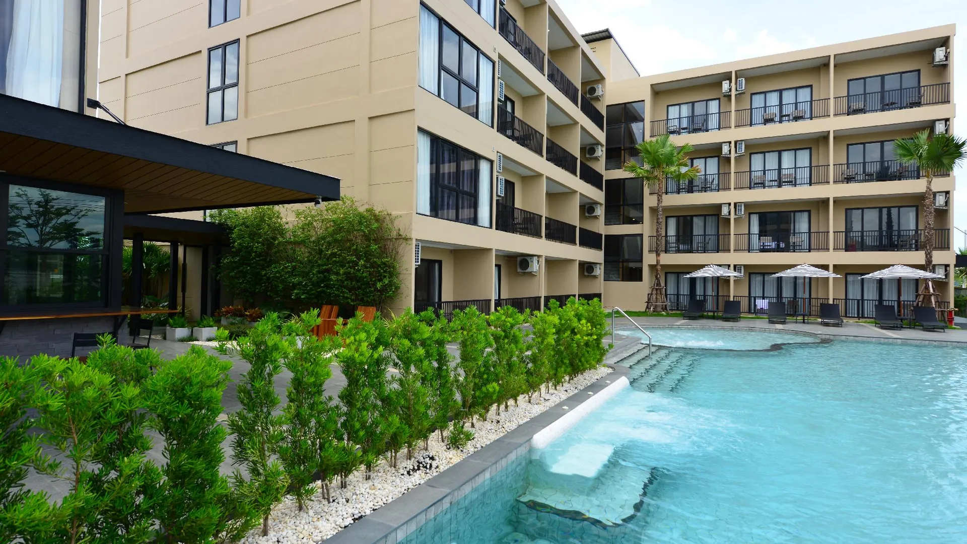 방콕 그랜드 BS 에어포트 호텔 수완나품 3성급 호텔 수영장