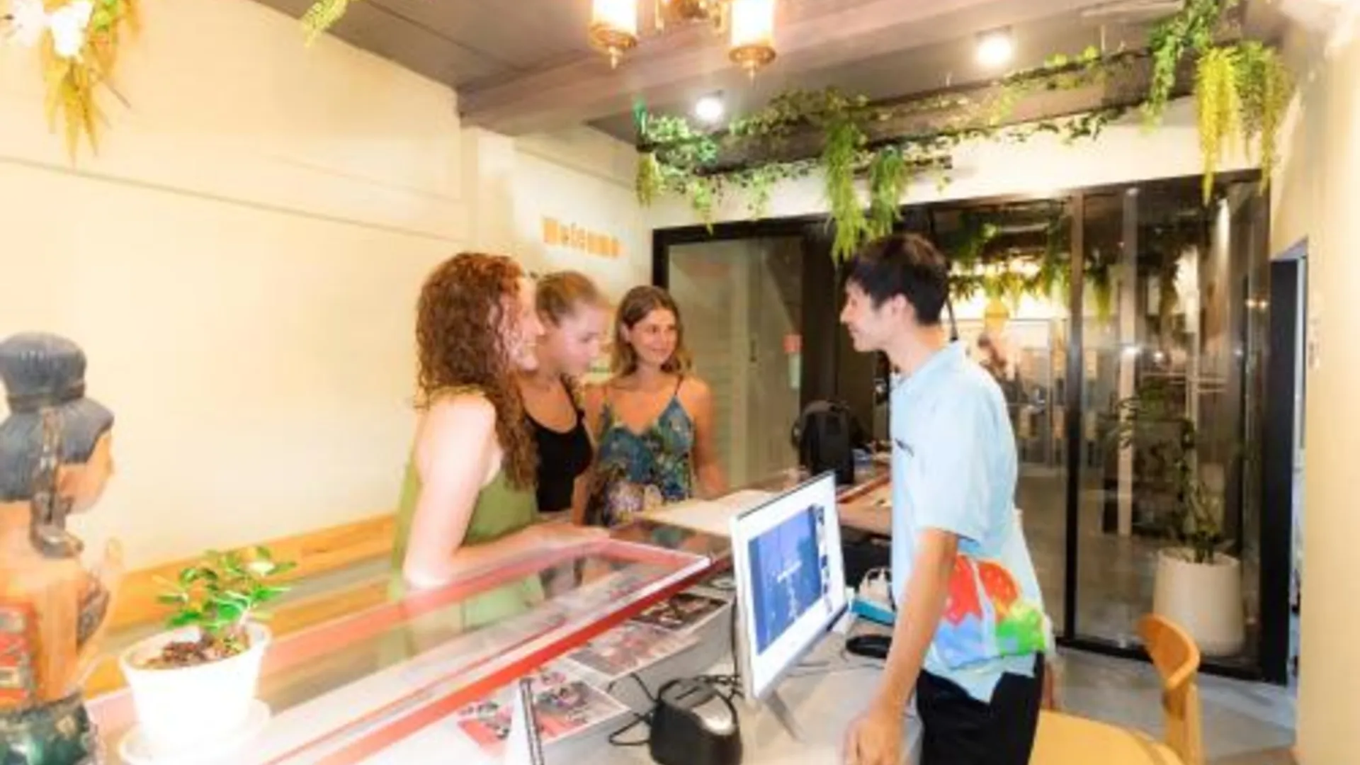 방콕 카오산 소셜 캡슐 호스텔 5성급 호텔 레스토랑