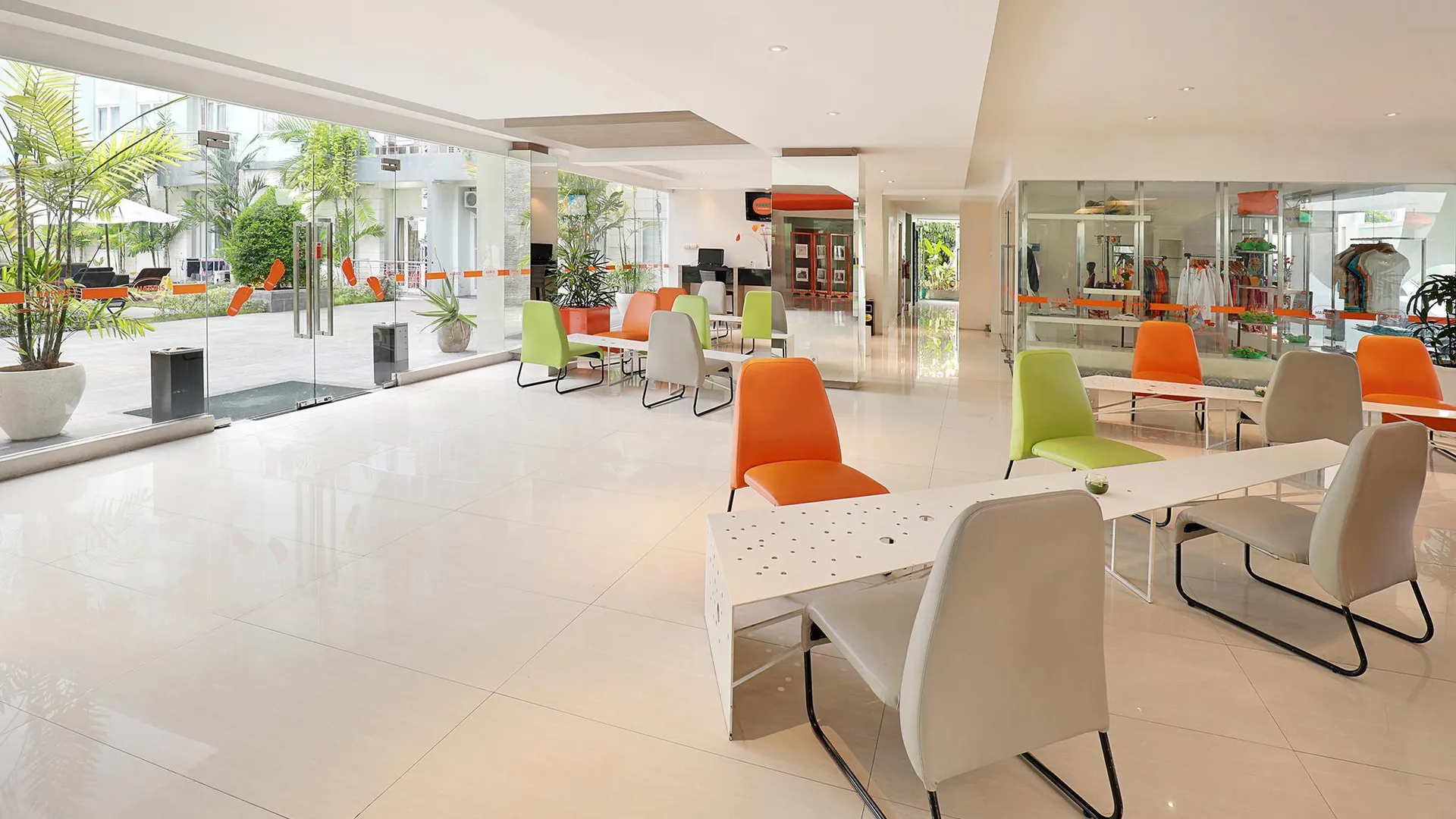 발리 해리스 호텔 앤 레지던스 리버뷰 쿠타 - 발리 4성급 호텔 레스토랑