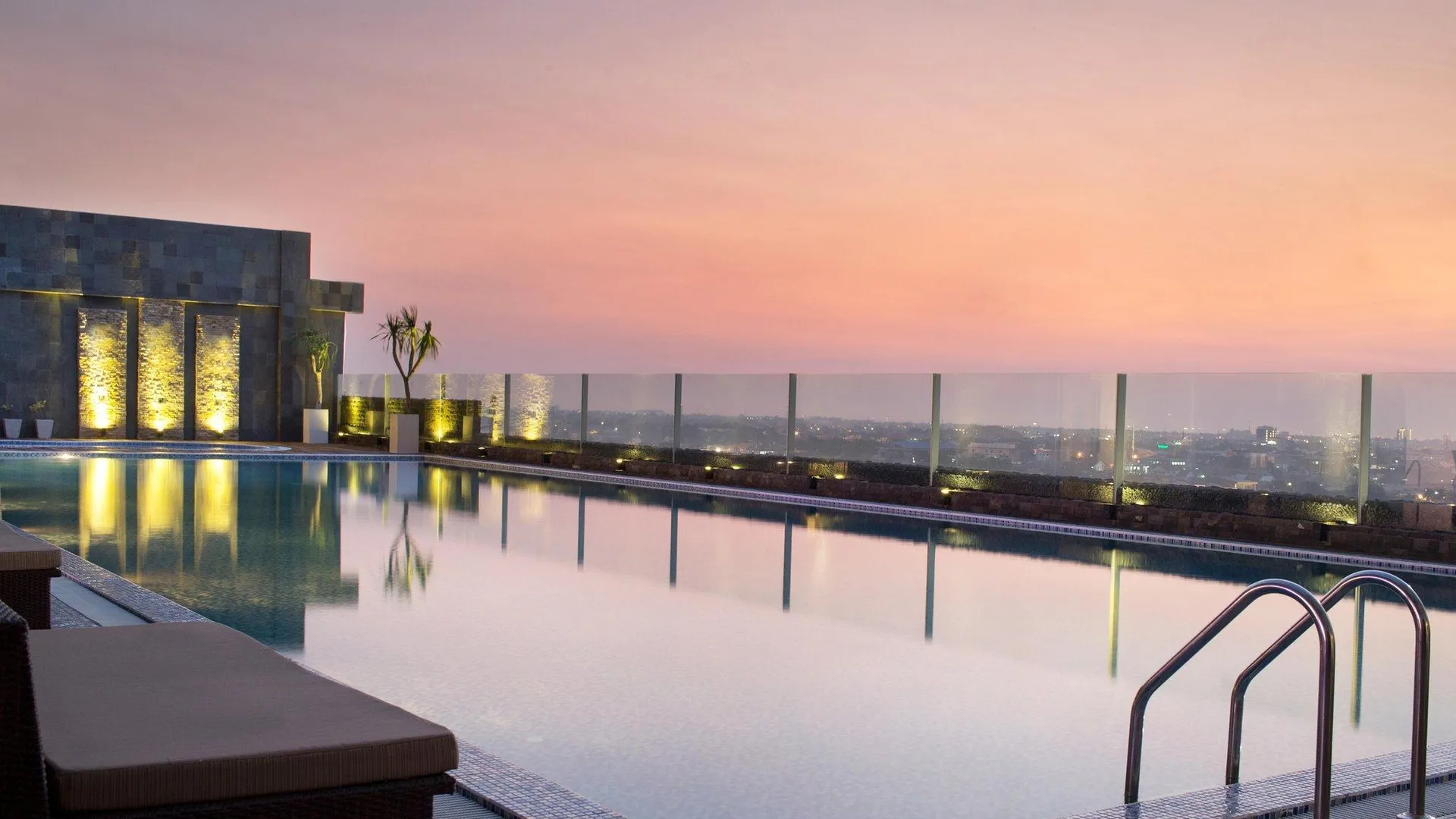 마카사르 포 포인트 바이 쉐라톤 마카사르 4성급 호텔 로비