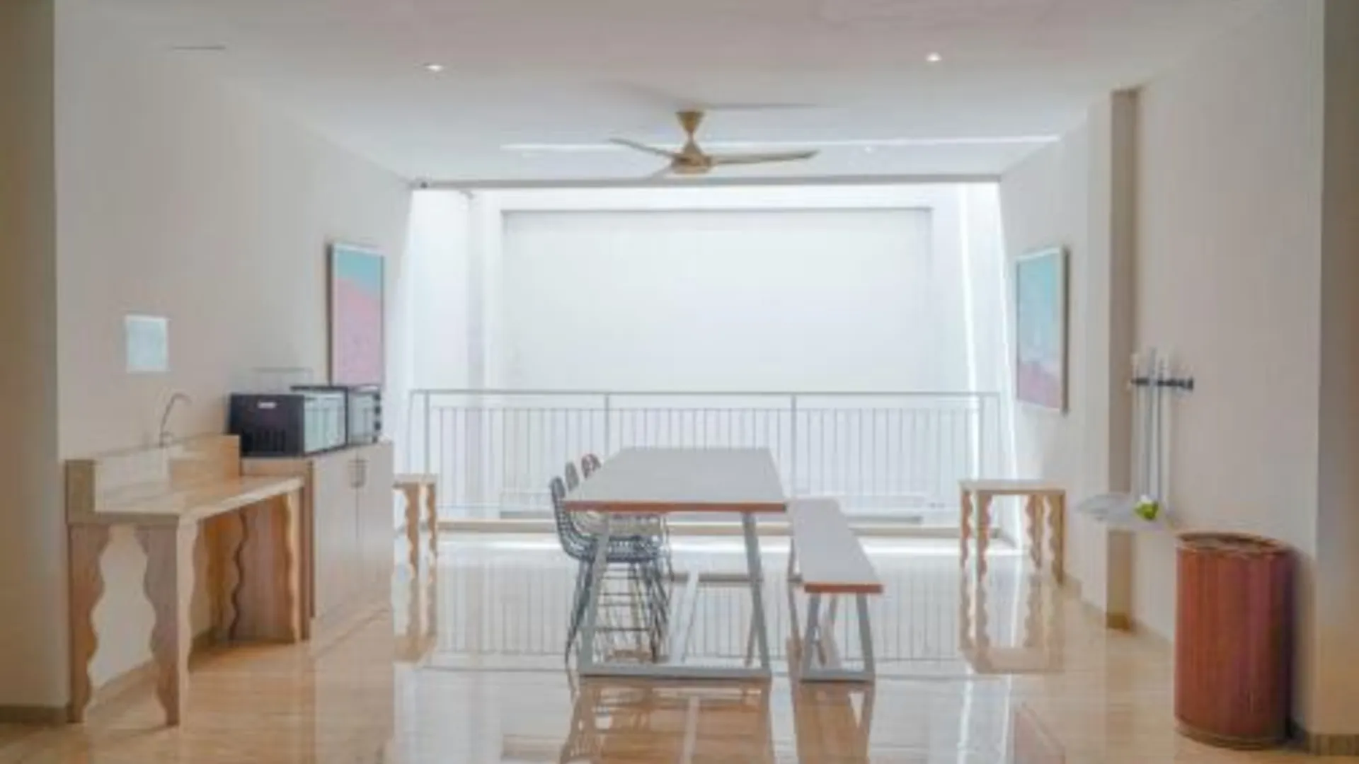 발리 Bali Bustle Pararaton Coliving and Coworking Space 3성급 호텔 레스토랑