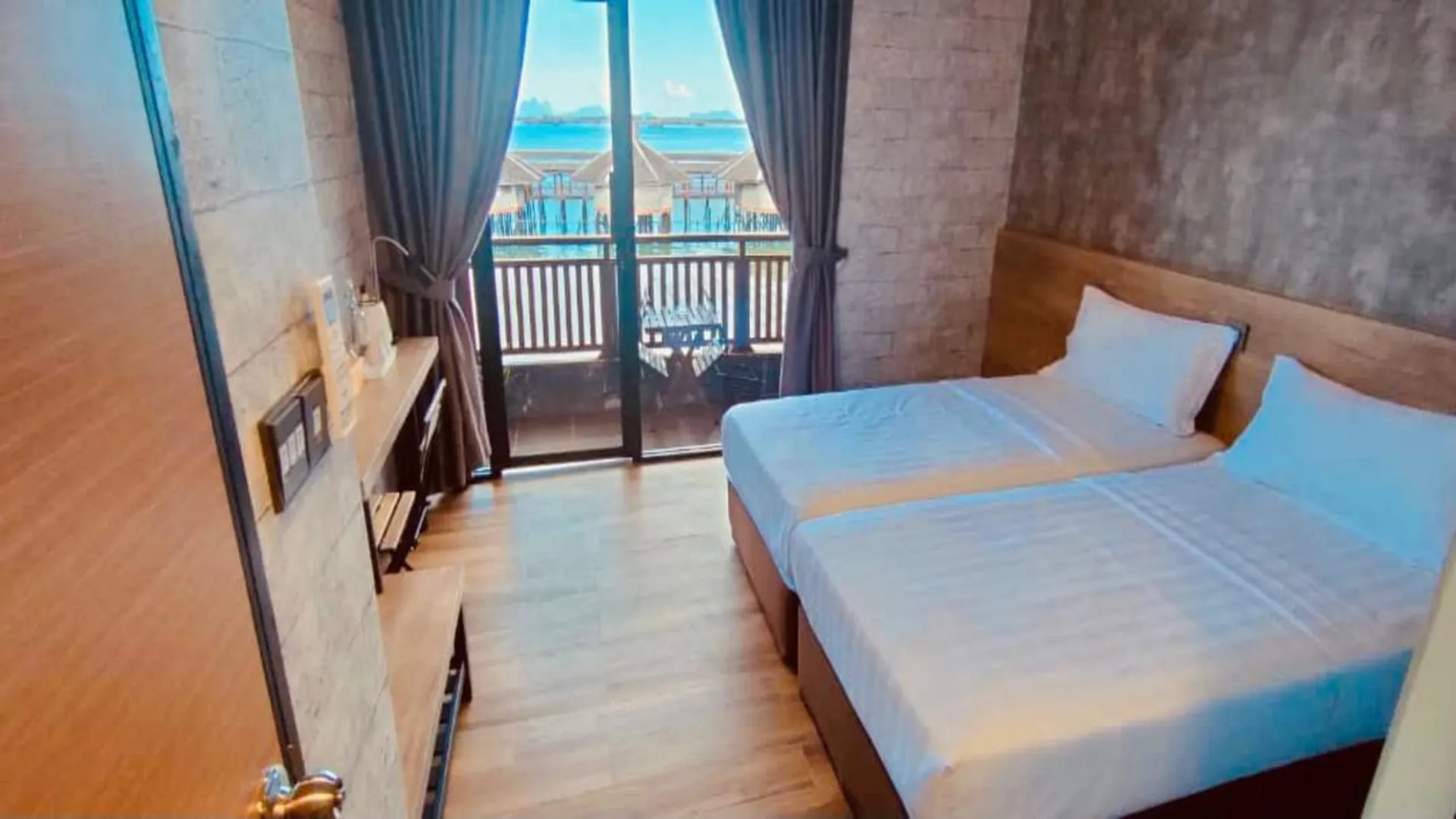 셈포르나 큐브 베드 스테이션 호스텔 호텔 전망