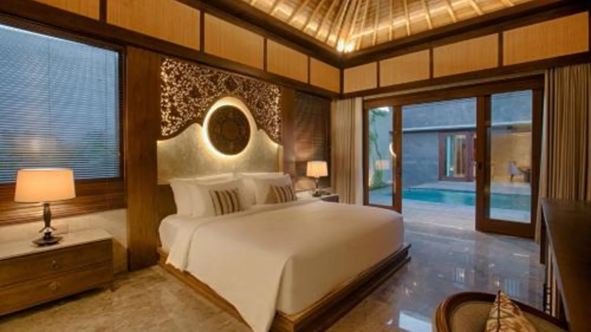 발리 타만 다르마왕사 스위트 4성급 호텔 스위트룸