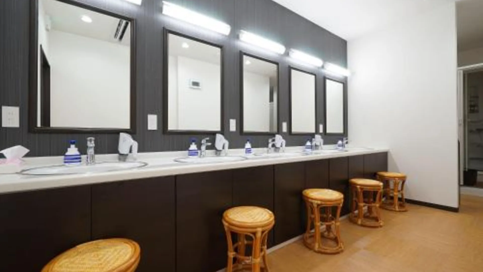 후쿠오카 웰캐빈 텐진 - 남성 전용 1성급 호텔 스위트룸