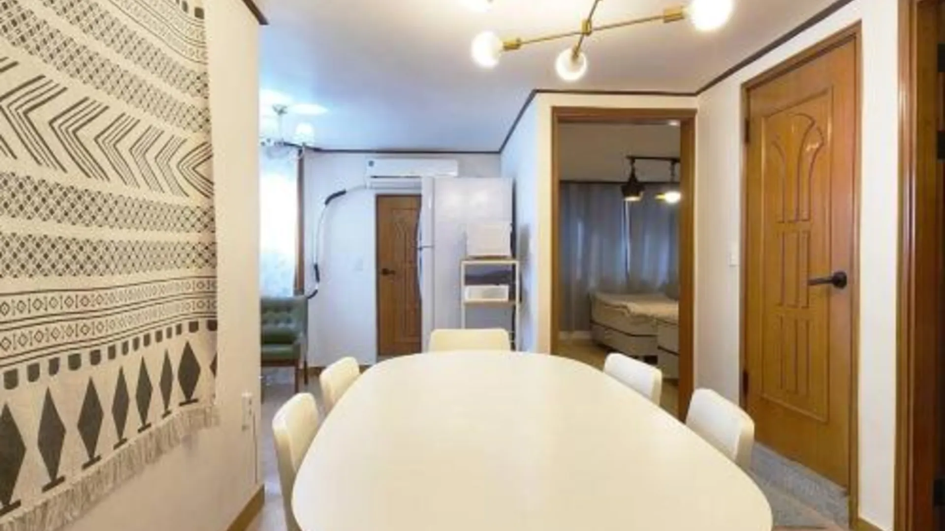 서울 K-5 넓은공간, 홍대 연트럴파크, 홍대역6번출구 7분 3성급 게스트하우스 수영장