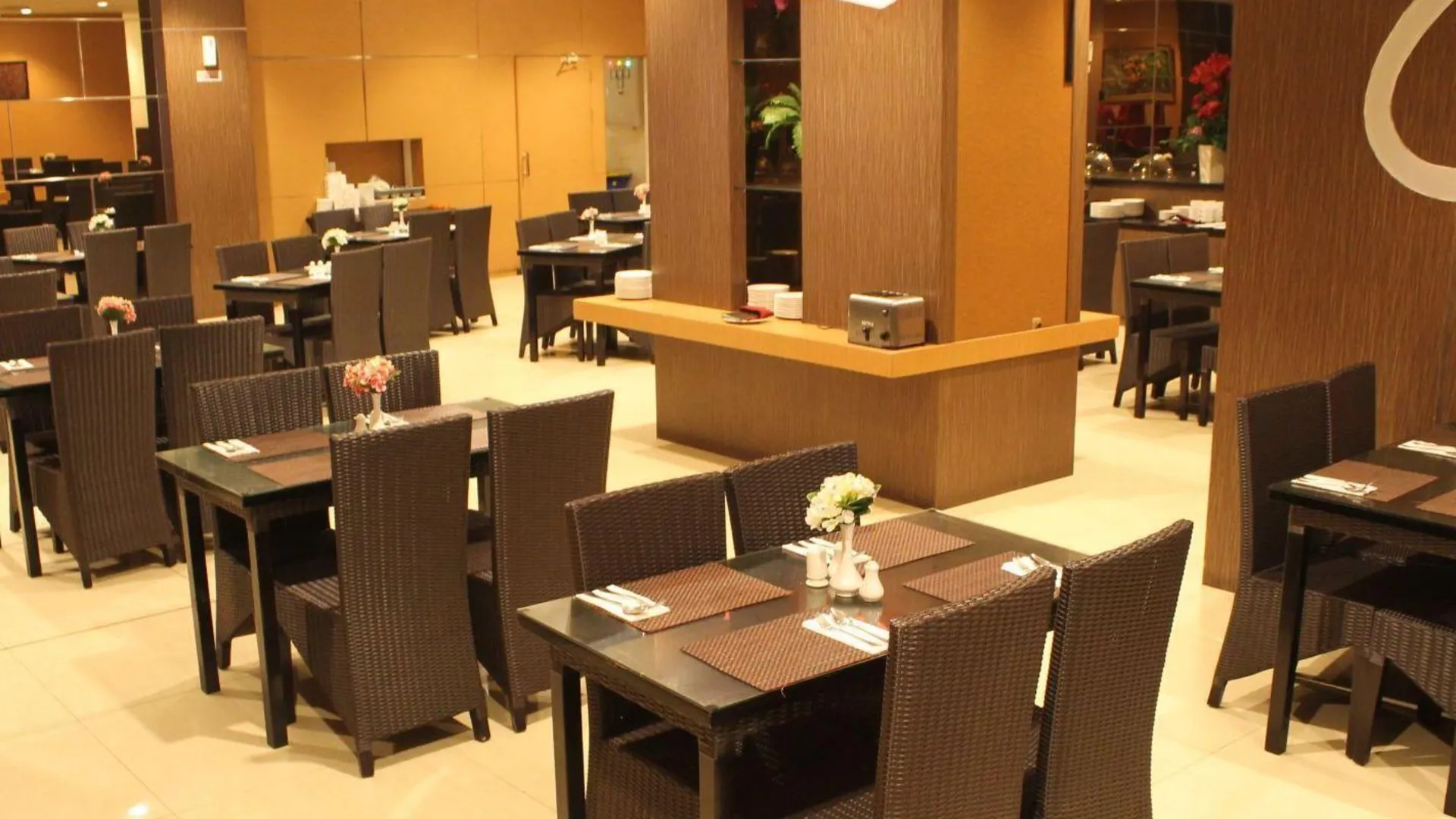 마카사르 그랜드 이마완 호텔 3성급 호텔 레스토랑