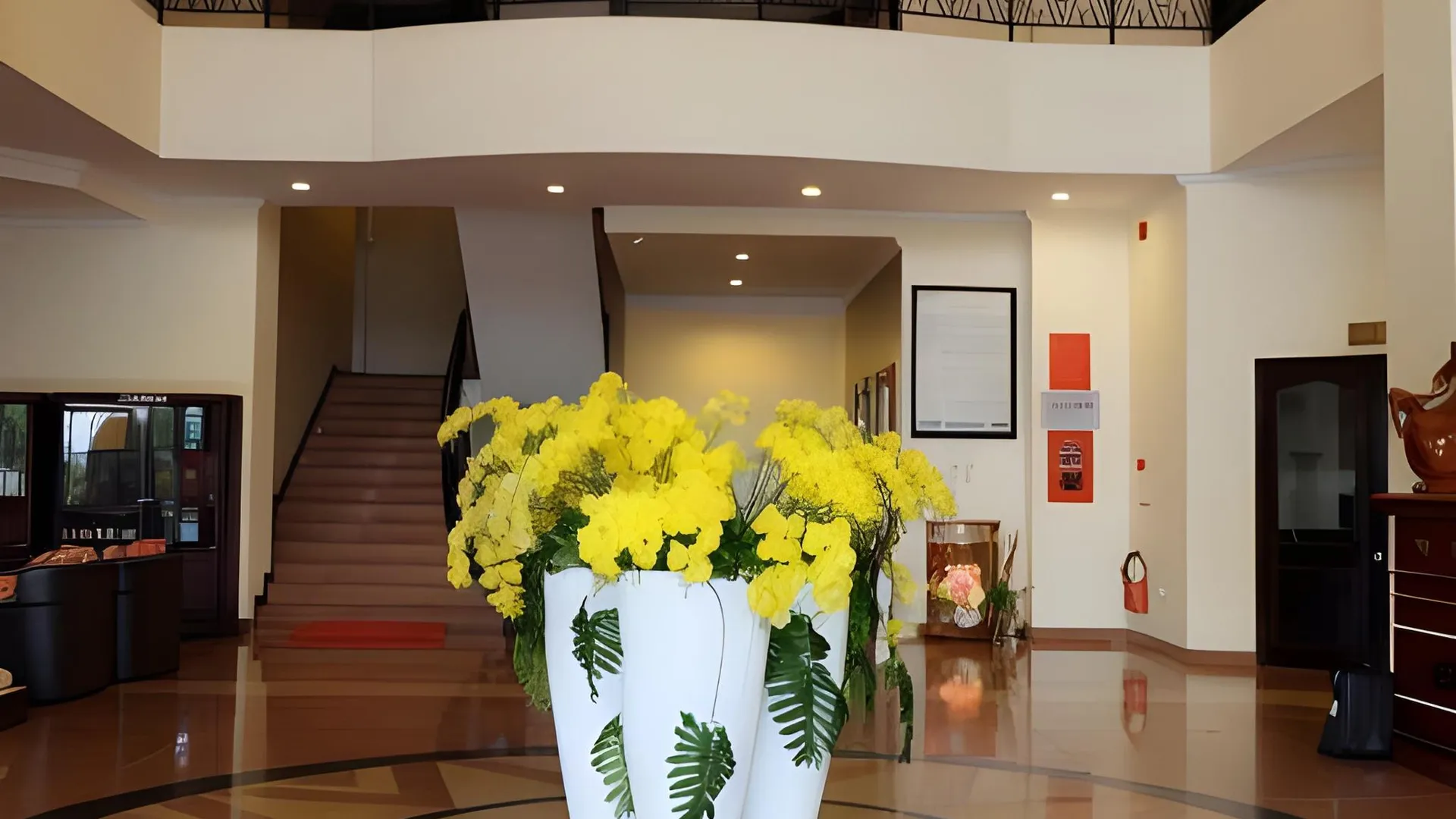 꼰뚬 인도차인 호텔 3성급 호텔 외관