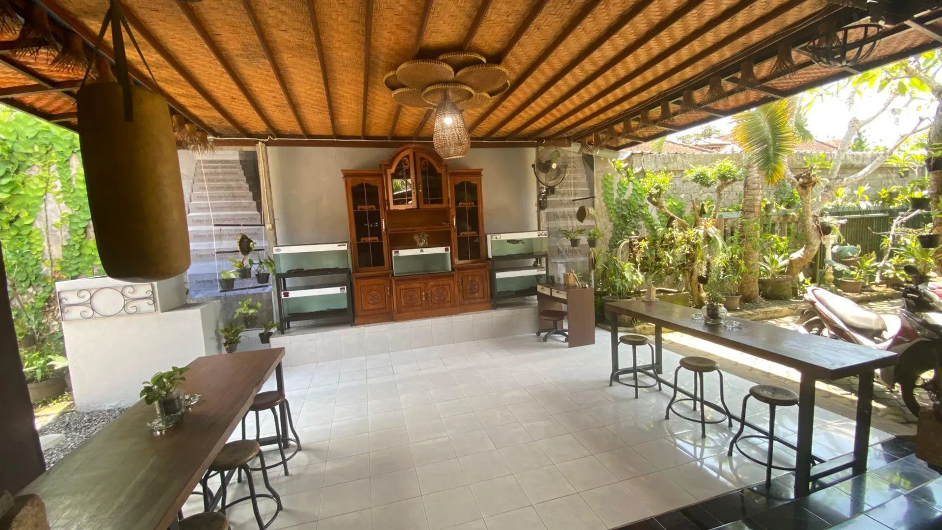 발리 코리빙 발리 스위트 홈 코스트 렝캅 디 타바난 코트 5성급 호텔 객실