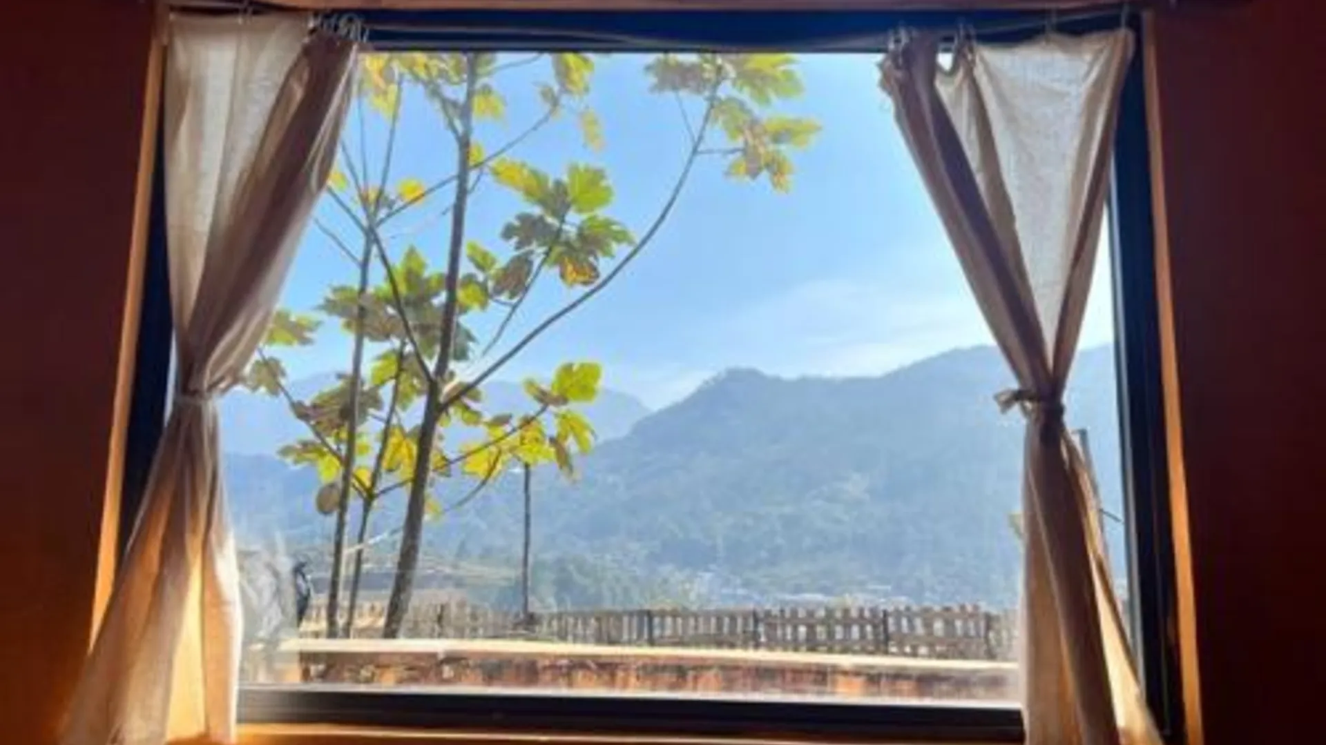 사파 준수 하우스 4성급 게스트하우스 수영장