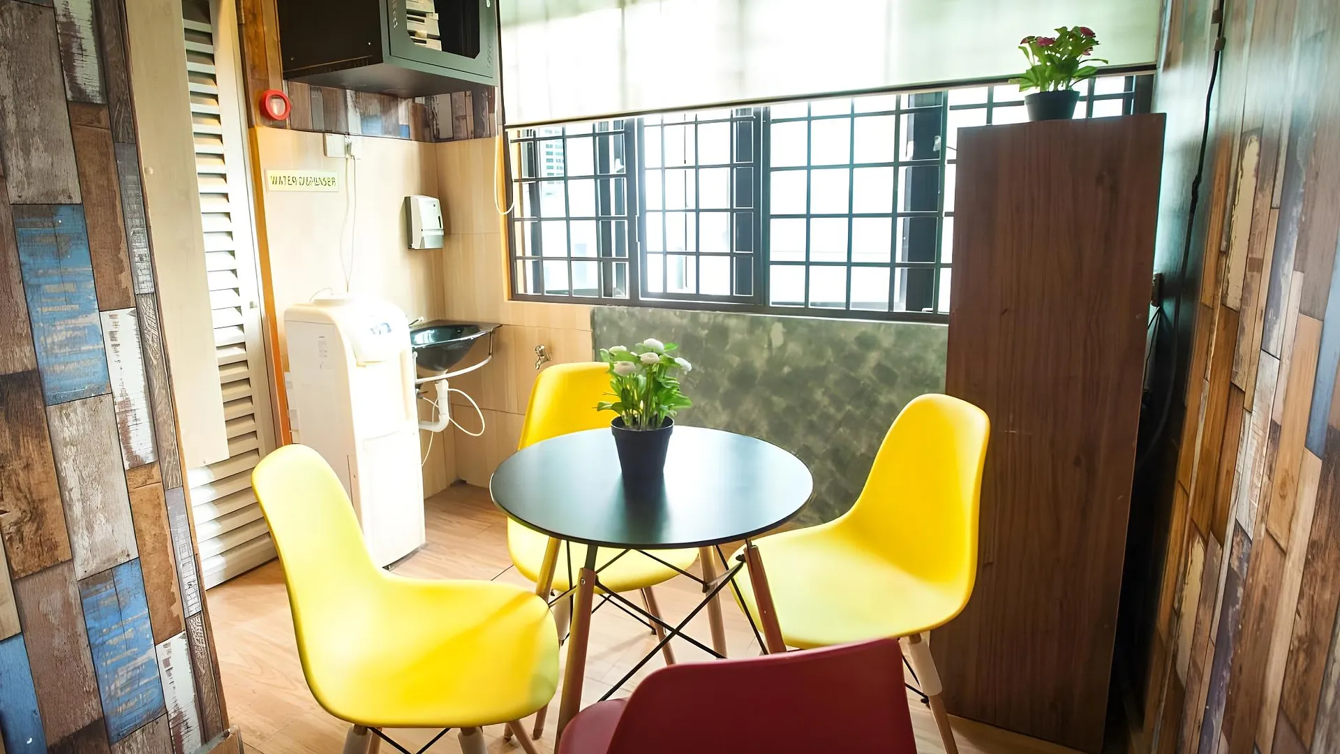 쿠알라테렝가누 DJ 시티 인 호텔 2성급 호텔 수영장