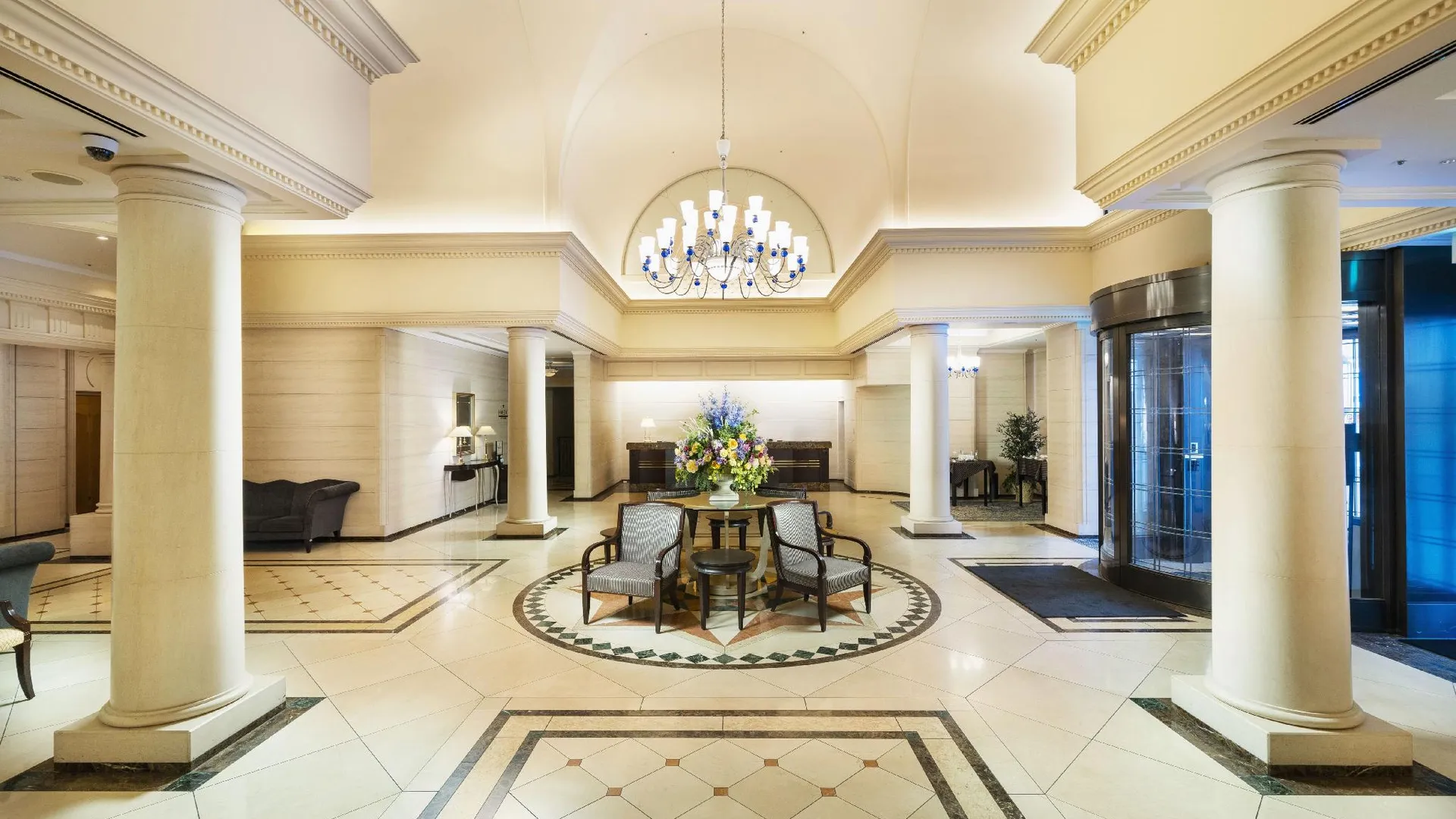 오사카 코코 호텔 오사카 신사이바시 4성급 호텔 로비