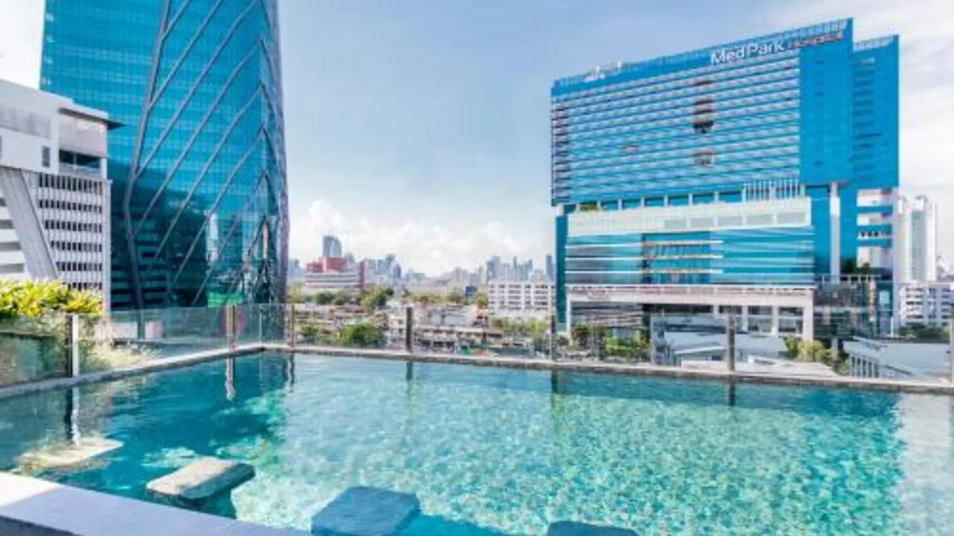 방콕 시커스 파인더스 라마 4 호텔, 슈어스테이 컬렉션 바이 BW 4성급 호텔 스위트룸