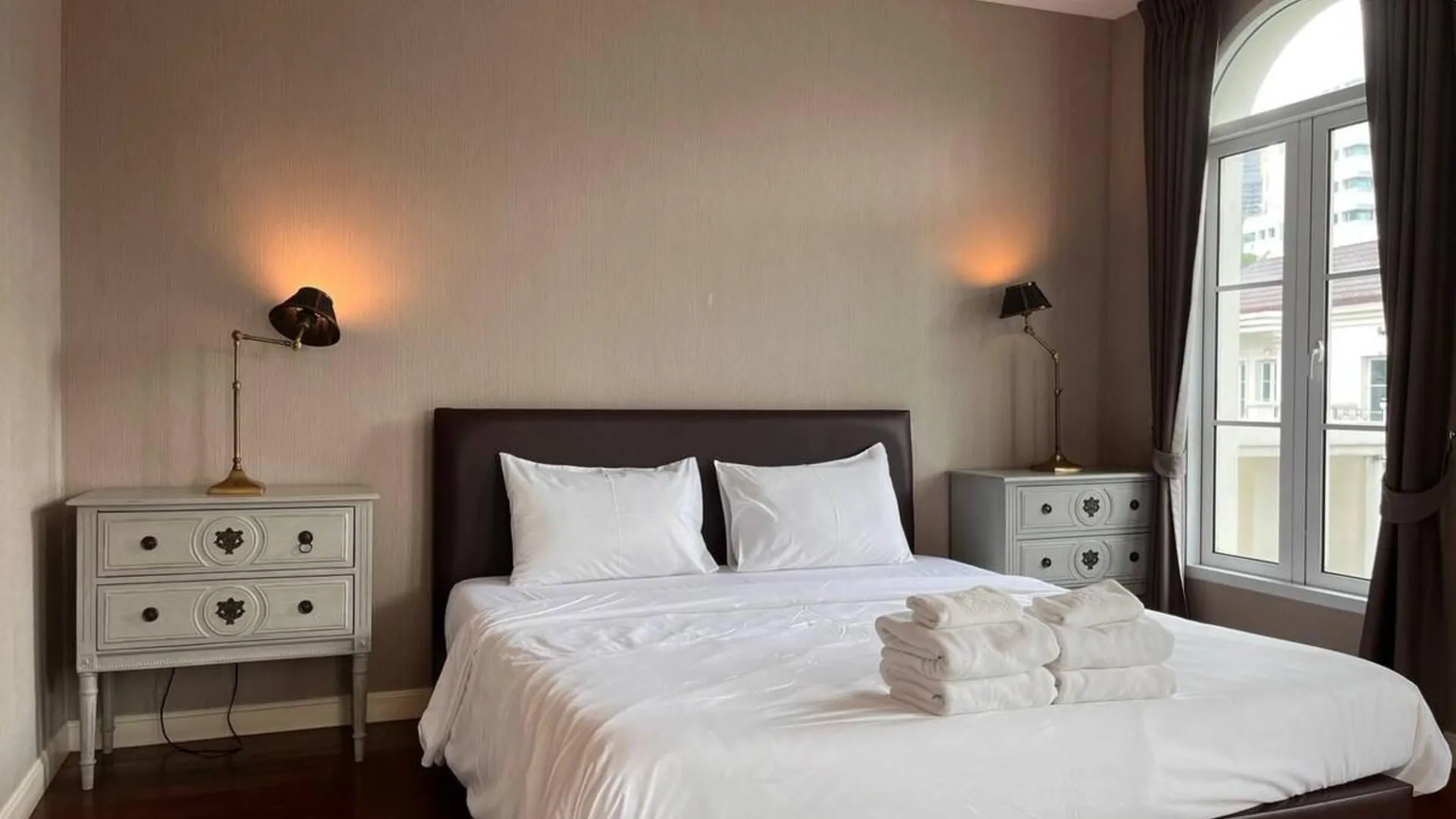 방콕 수쿰윗 / 스쿰빗의 프라이빗 하우스 (200m², 침실 3개, 프라이빗 욕실 3개) 4성급 게스트하우스 객실