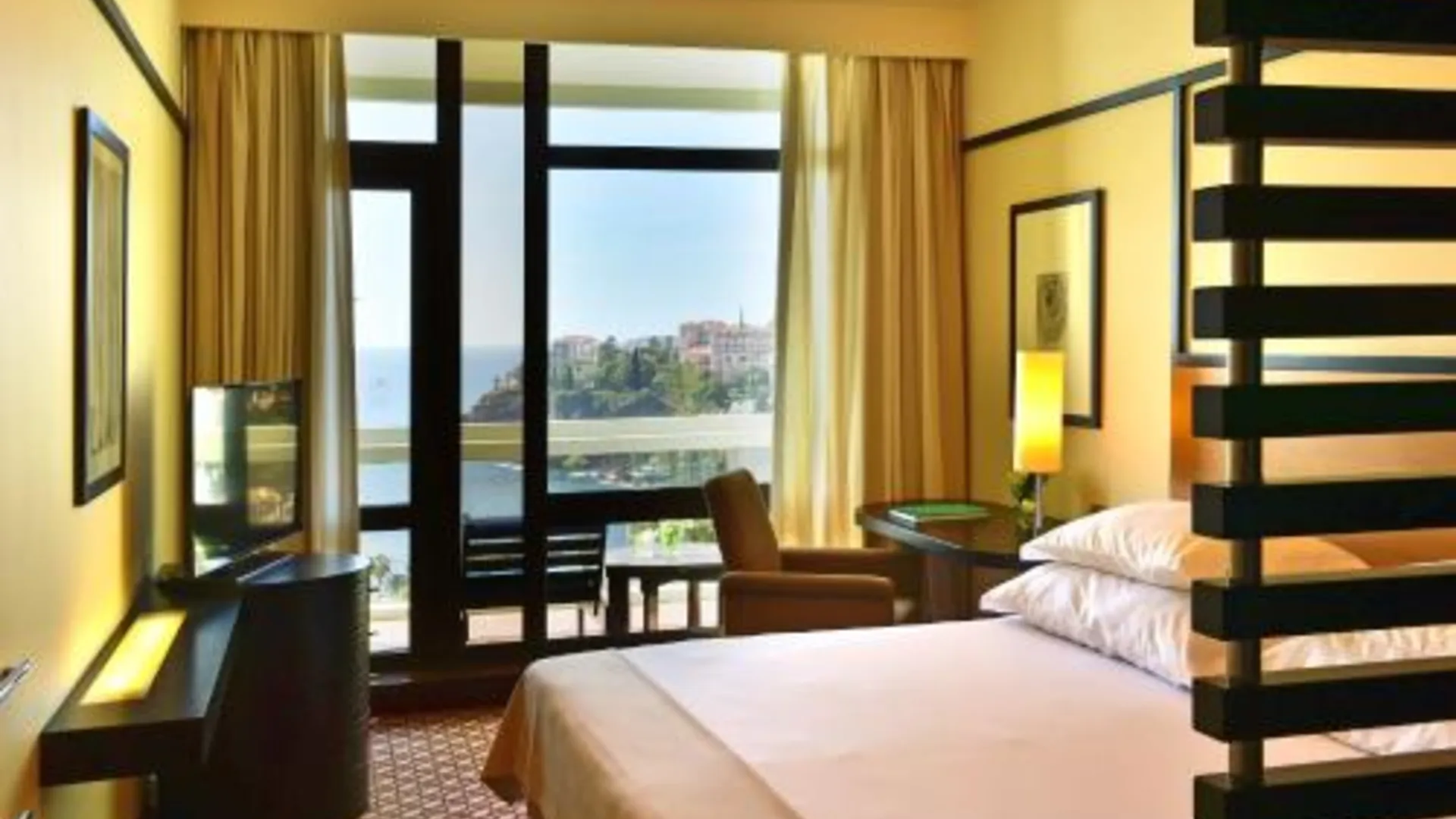 마데이라 섬 페스타나 카지노 파크 호텔 앤 카지노 5성급 호텔 스위트룸