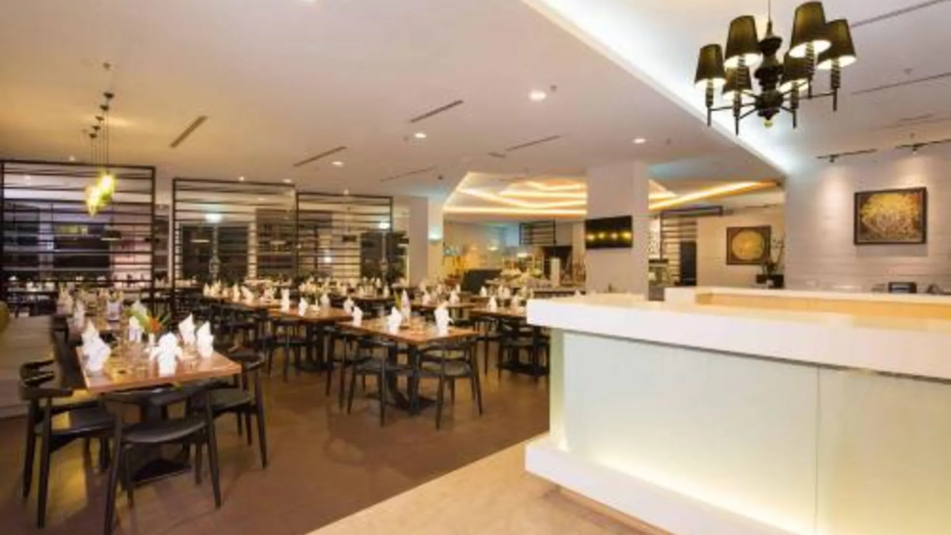 페칸 안카사 로얄레 페칸, 파항 4성급 호텔 레스토랑