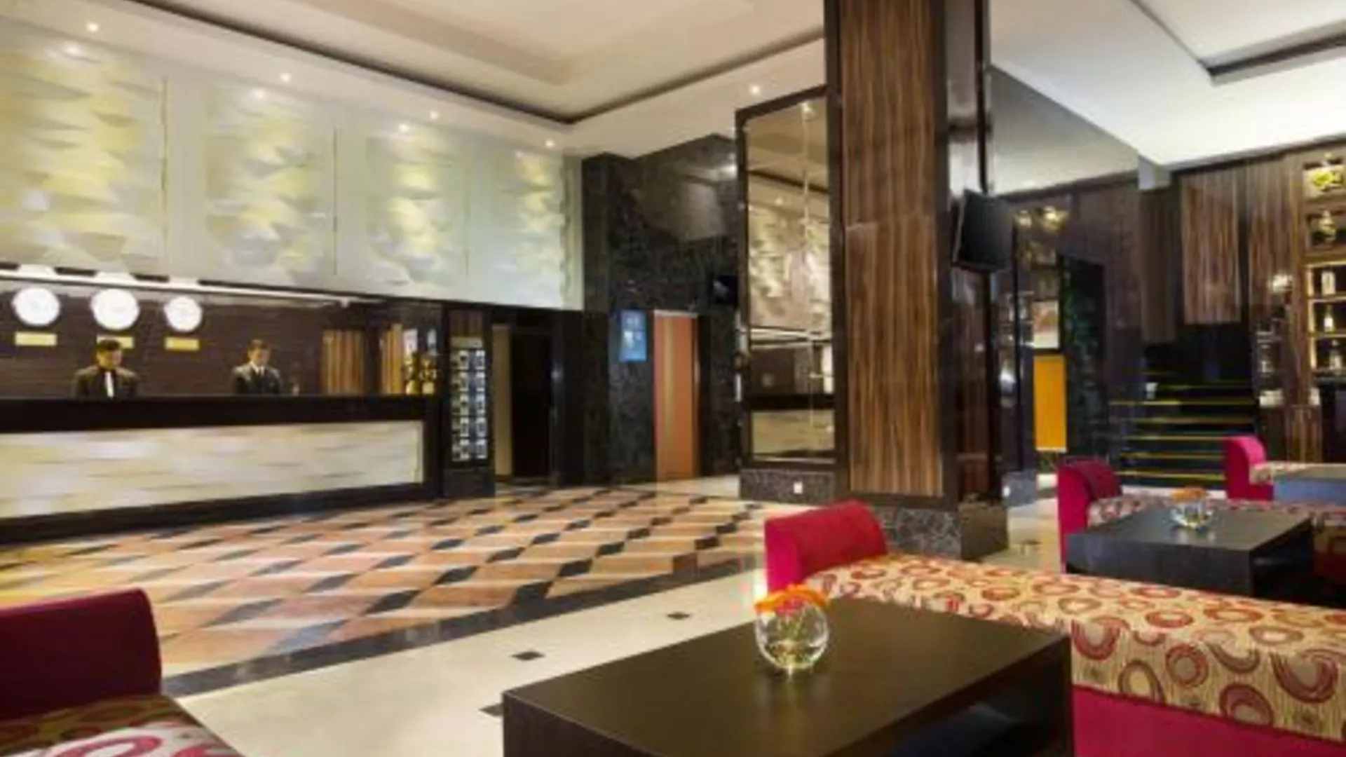 마카사르 베스트웨스턴 플러스 마카사 비치 4성급 호텔 수영장