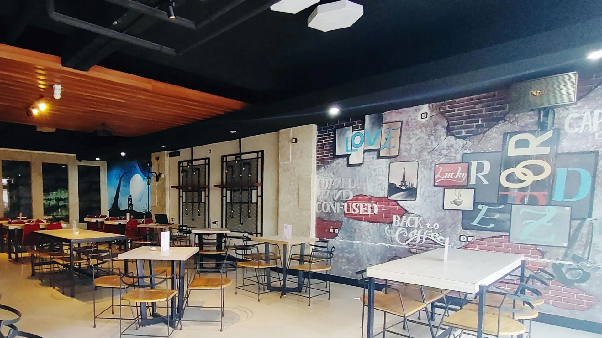 마카사르 Lucky Inn & Cafe 2성급 호텔 로비