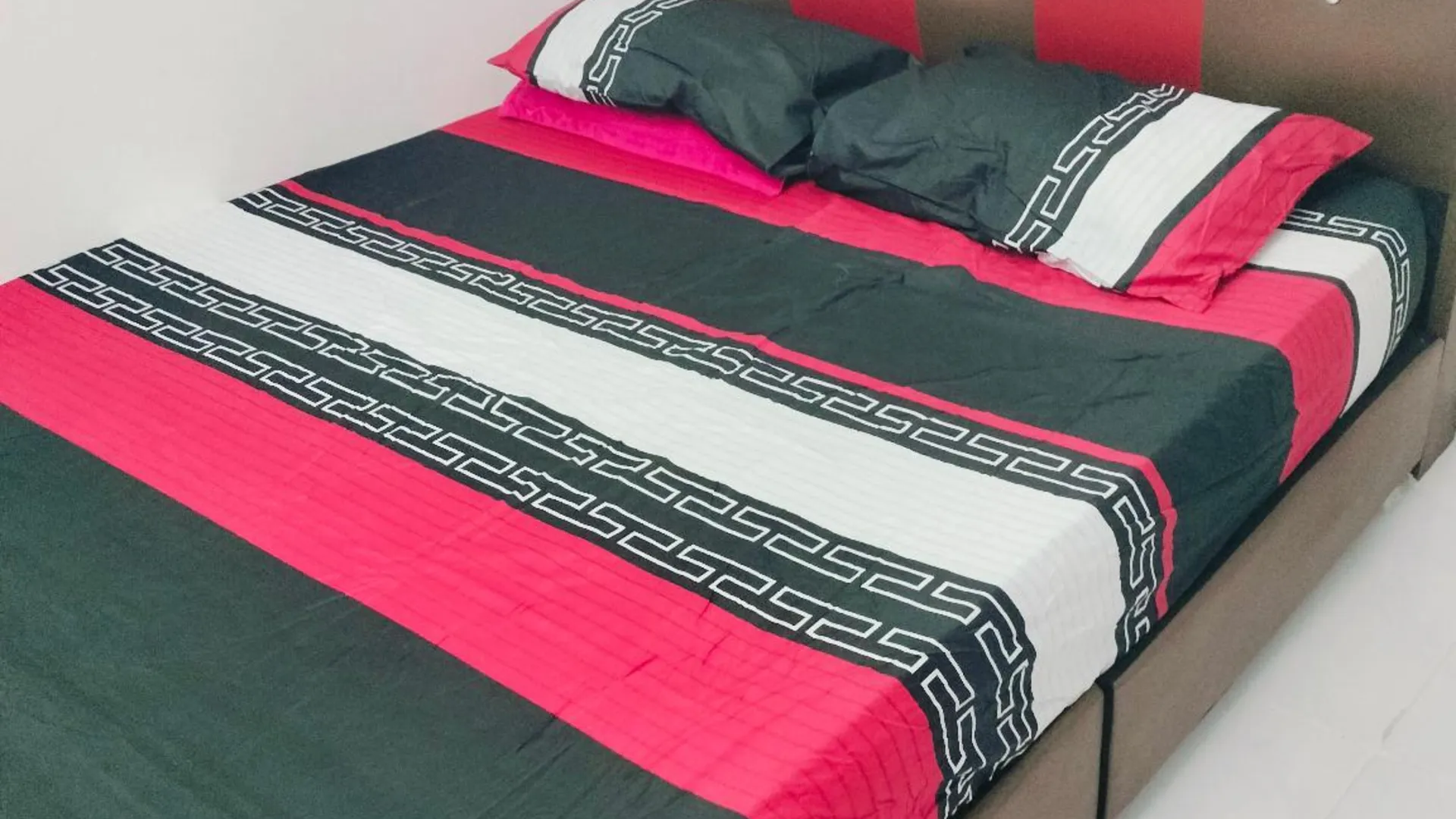 란타우 판장 캄풍 게레탁의 프라이빗 하우스 (1400m², 침실 4개, 프라이빗 욕실 3개) 2성급 싱글룸 레스토랑