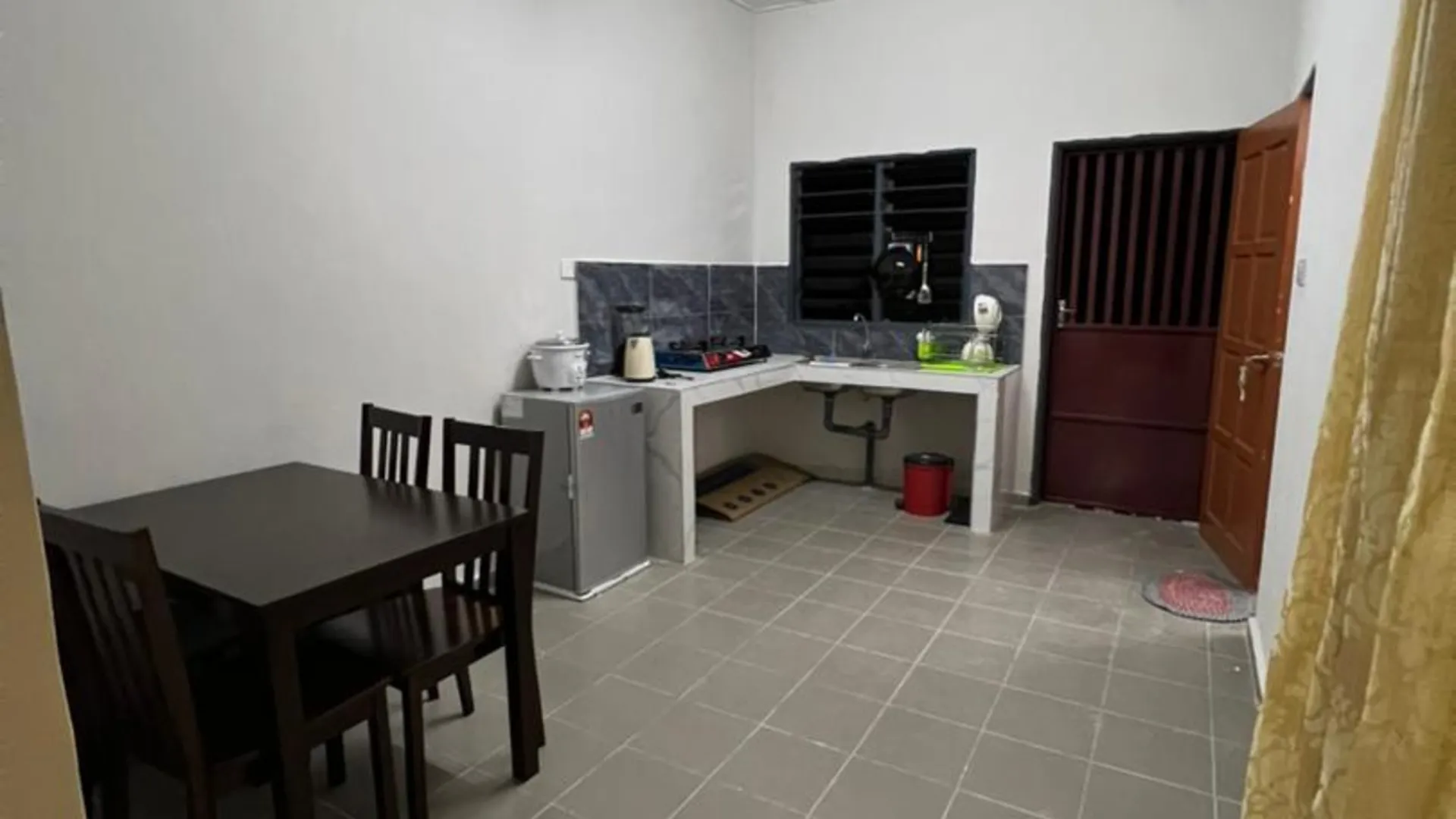 쿠안탄 반다르 인데라 마코타의 프라이빗 하우스 (900m², 침실 3개, 프라이빗 욕실 2개) 2성급 싱글룸 로비