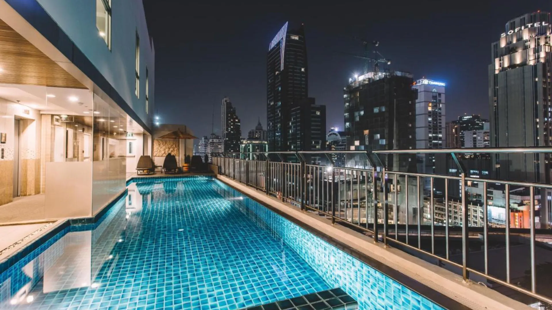 방콕 아델피 스위트 방콕 4성급 호텔 외관