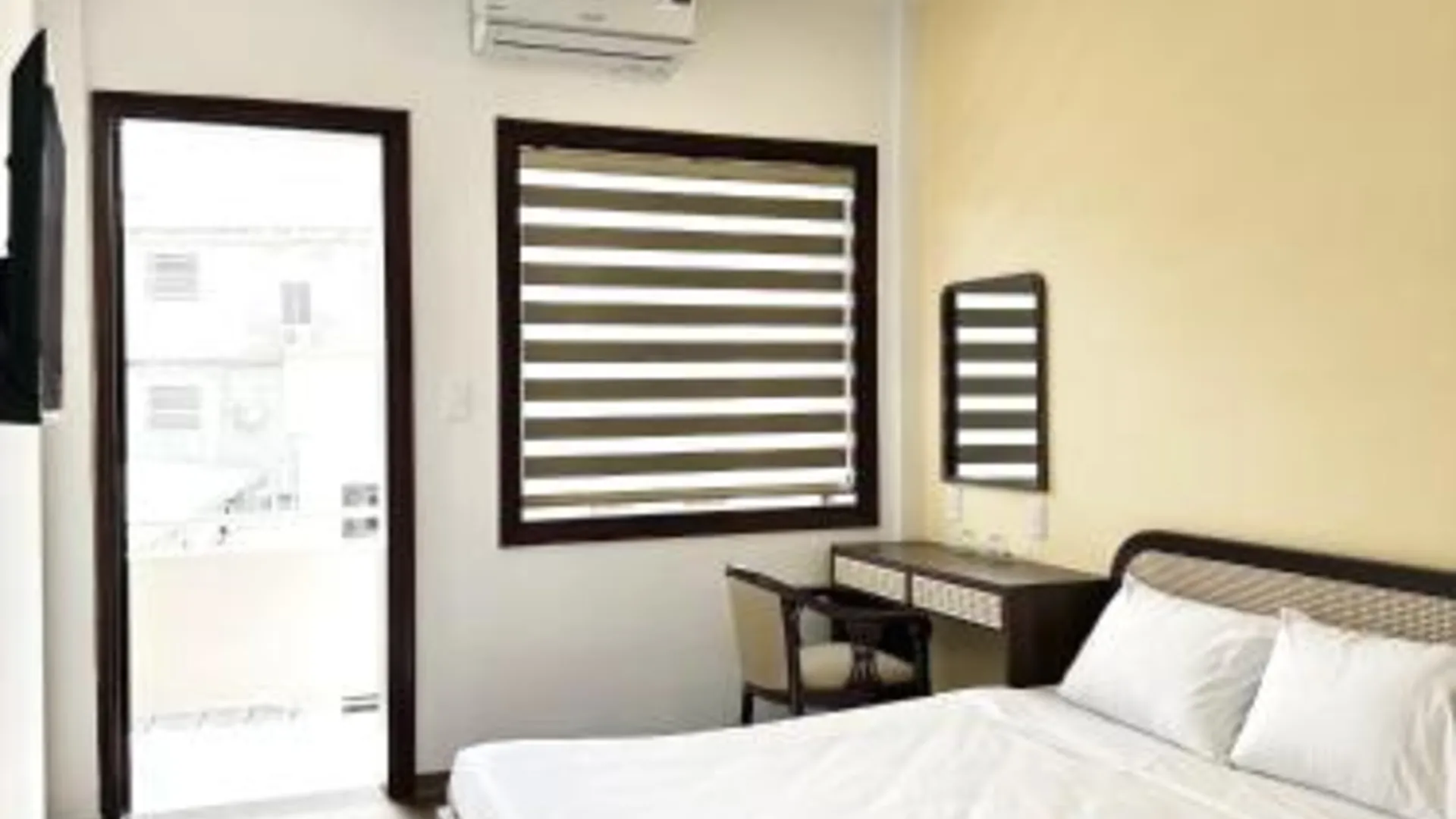 다낭 한 리버라인 호텔 앤 카페테리아 다낭 4성급 호텔 수영장