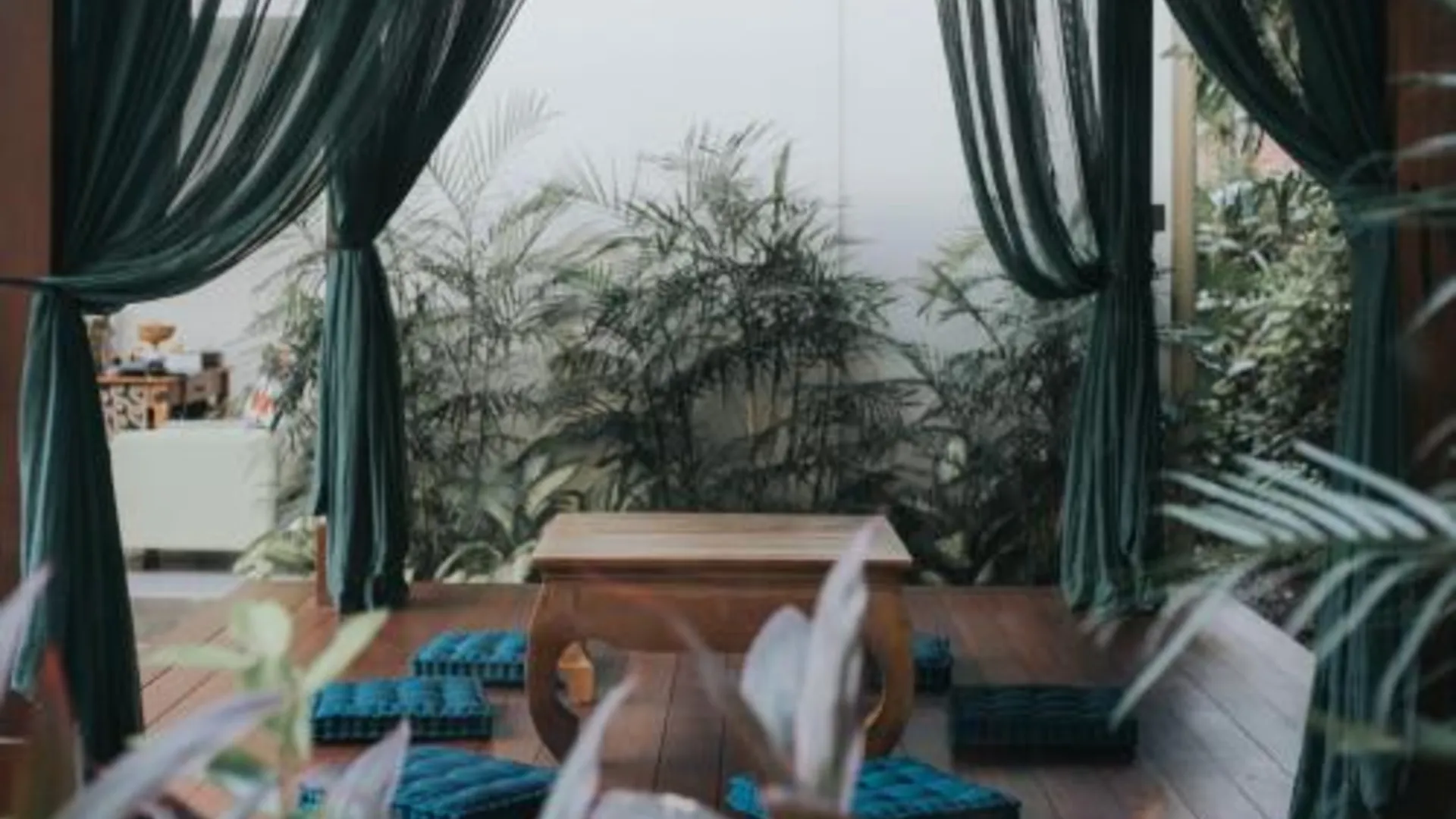 발리 안자 짐바란 4성급 호텔 수영장