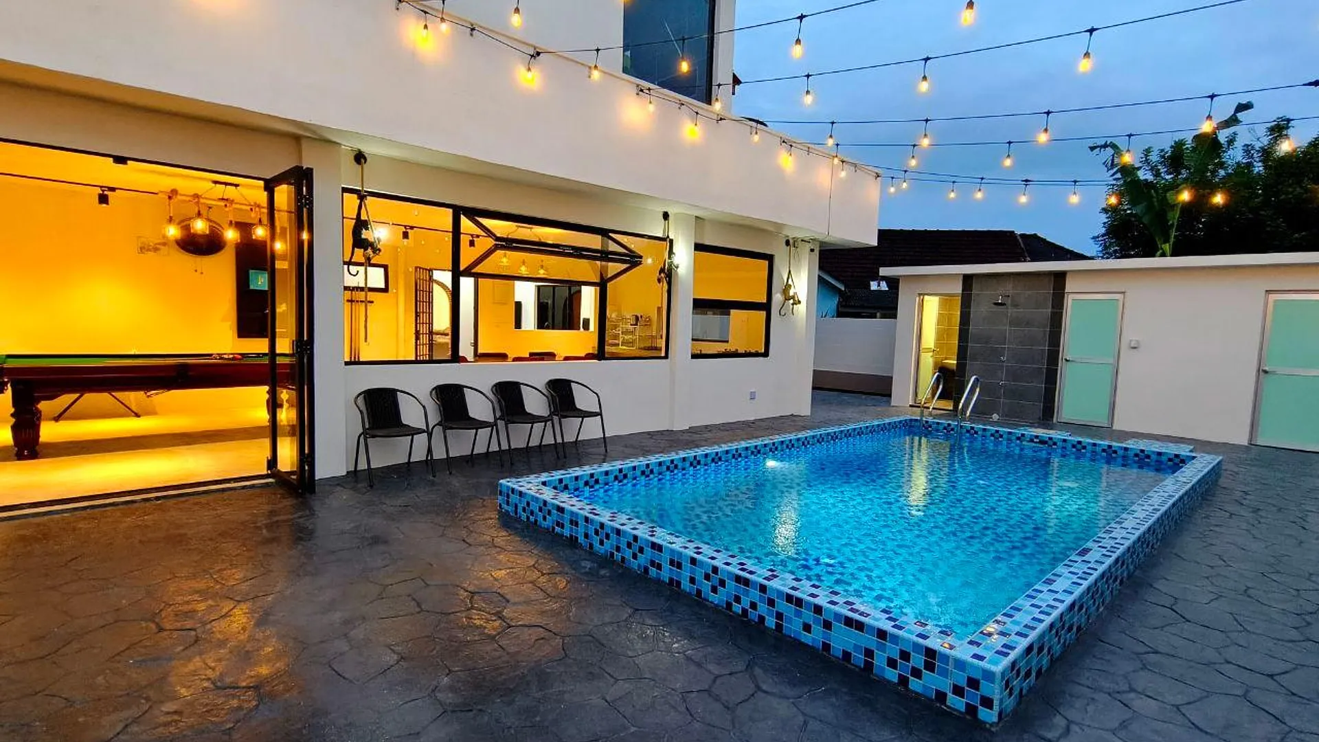 크루앙 클루앙 시티 센터의 방갈로 (m², 침실 7개, 프라이빗 욕실 6개) 3성급 게스트하우스 외관