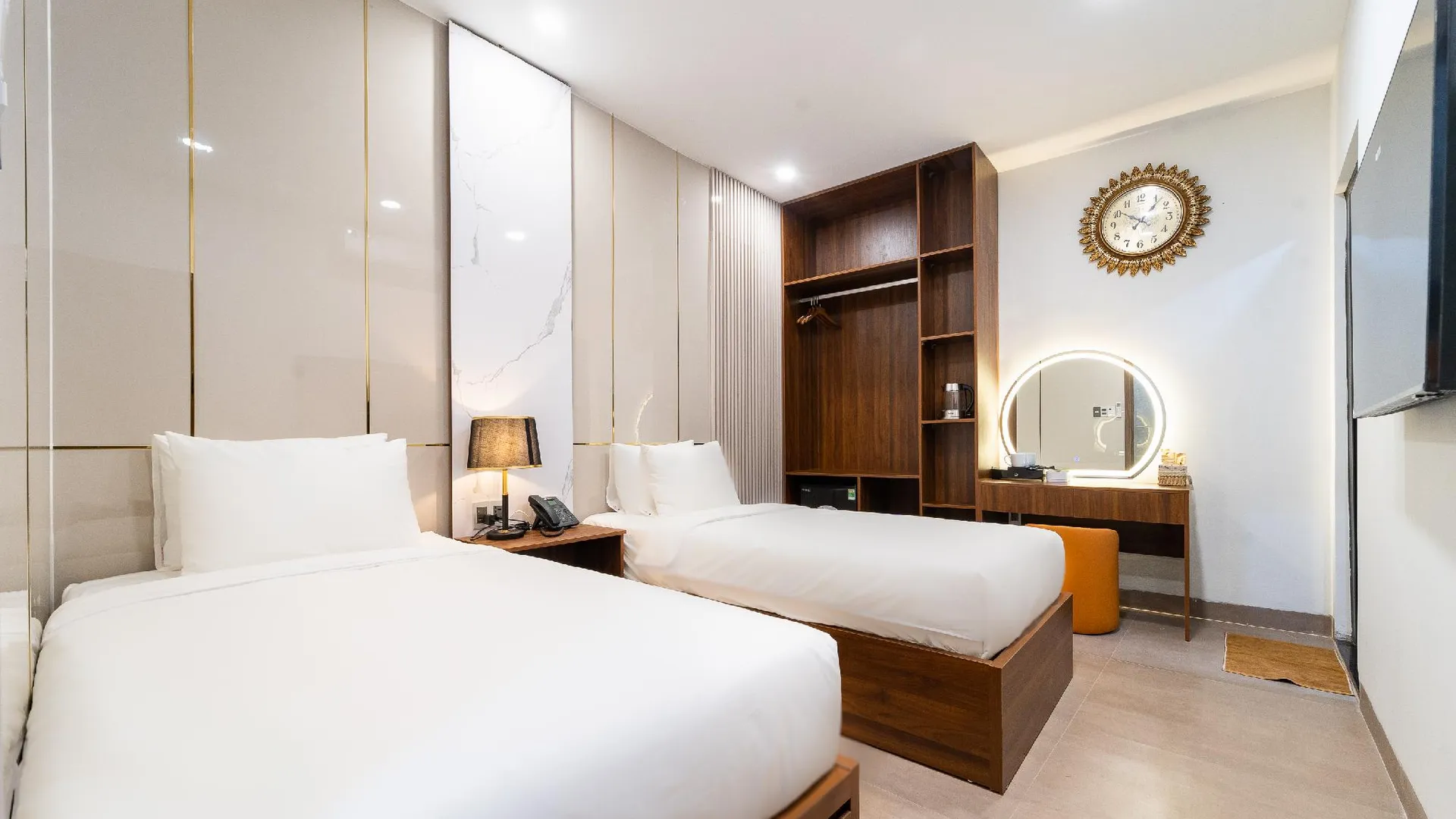 호치민 골든 루나 호텔 - 부이비엔 워킹 스트리트 2성급 호텔 스위트룸