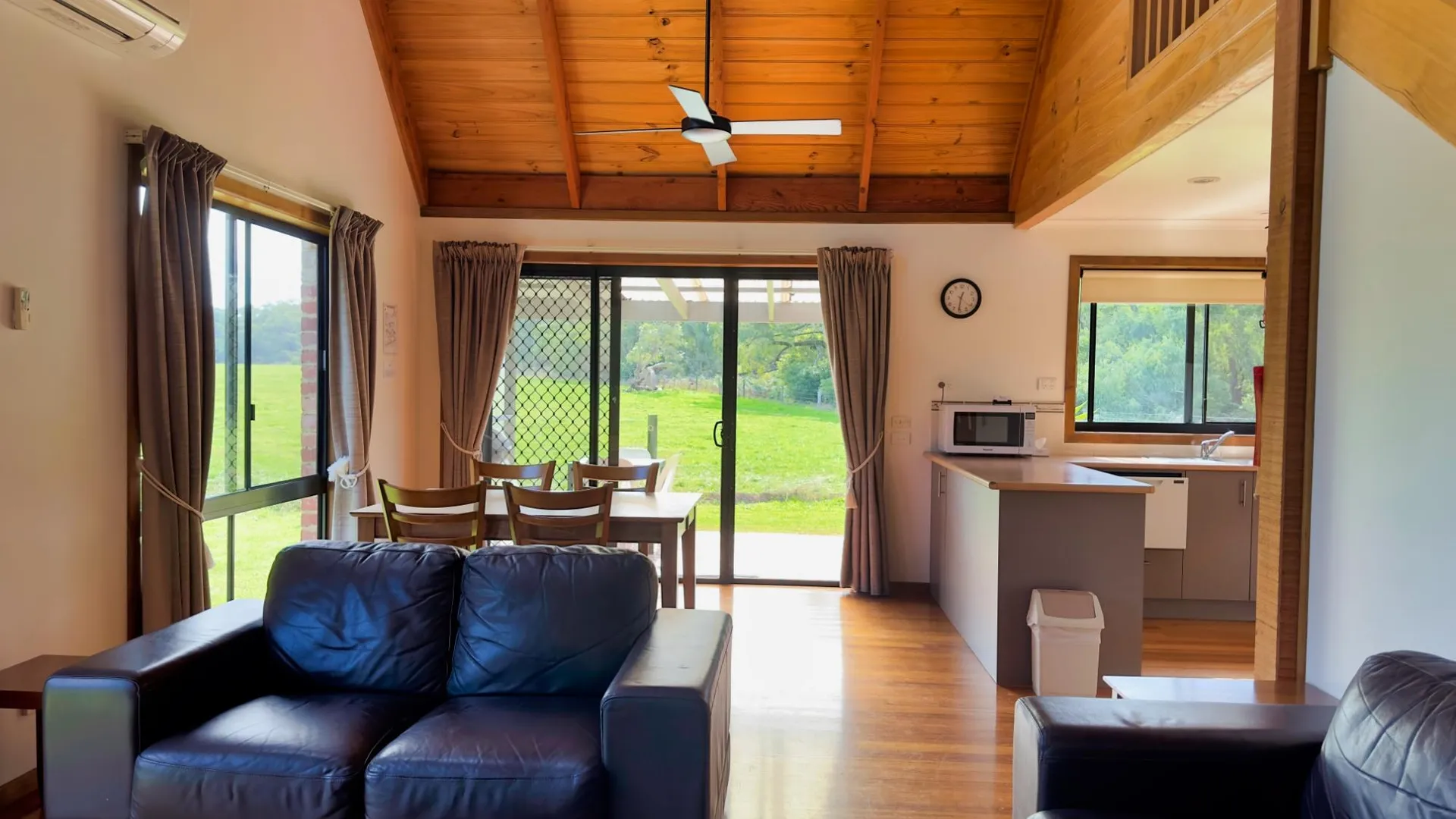 깁스랜드 지역 프롬 코스트 홀리데이 로지 4성급 호텔 스위트룸