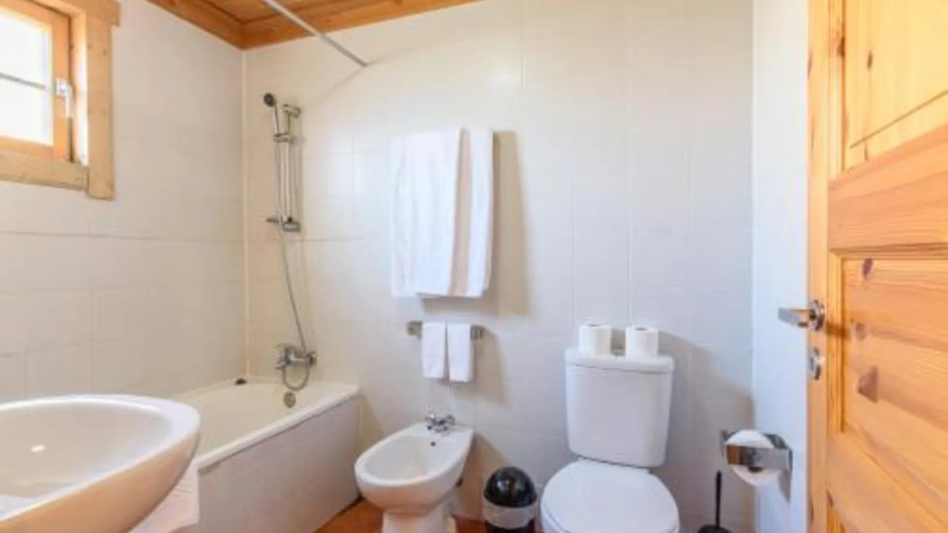 코르테스 두 메이우 Luna Chalets da Montanha 4성급 게스트하우스 스위트룸