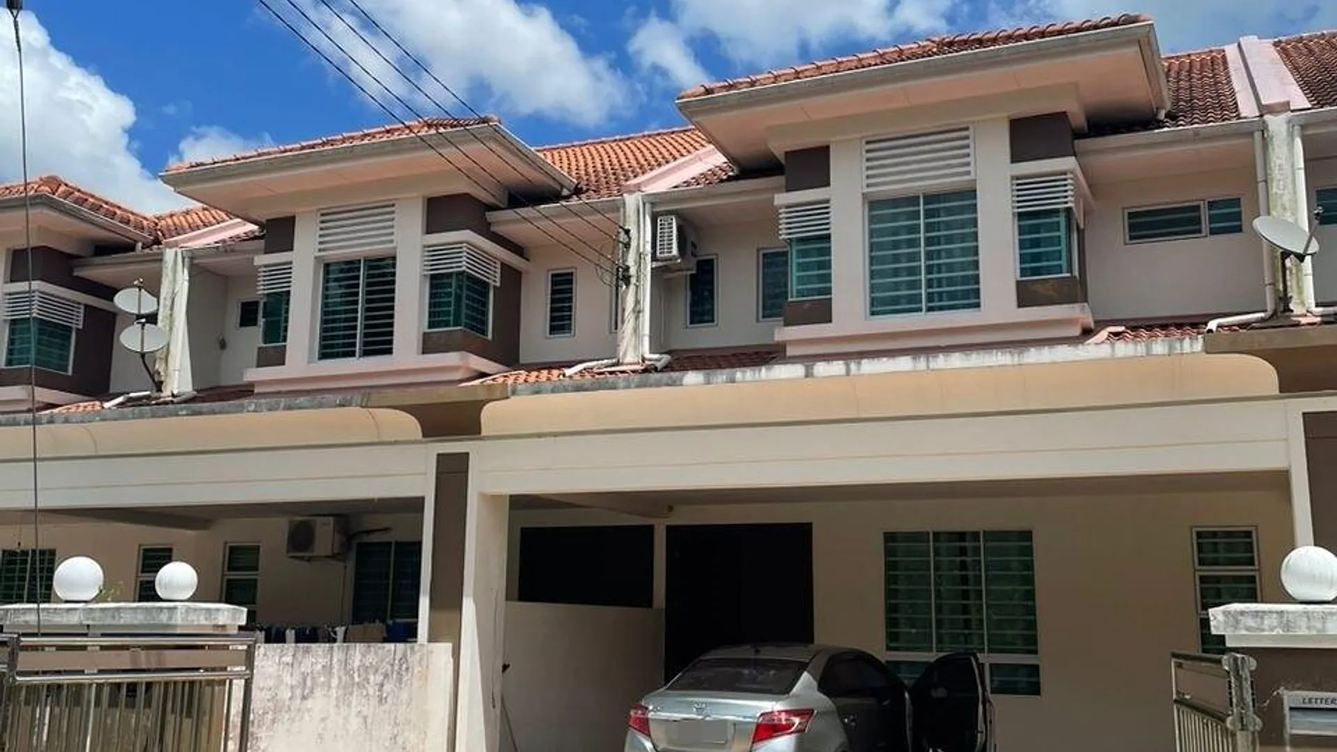 미리 커머셜 센터의 프라이빗 하우스 (2000m², 침실 4개, 프라이빗 욕실 4개) 2성급 싱글룸 로비