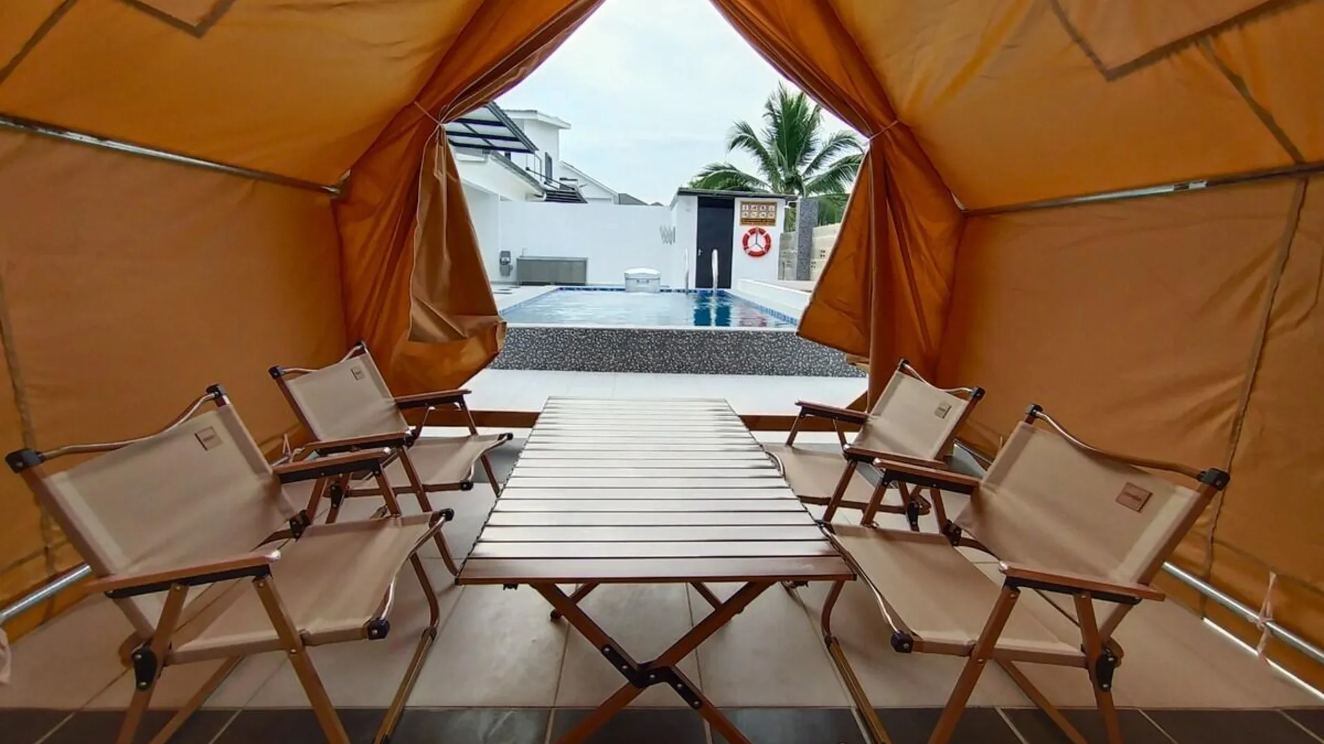 이포 캄풍 자와의 프라이빗 하우스 (100m², 침실 6개, 프라이빗 욕실 8개) 3성급 싱글룸 외관