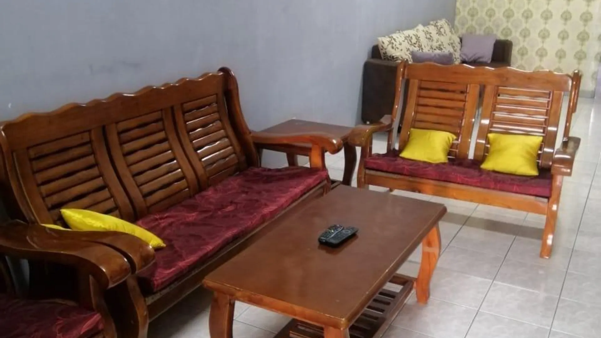 이포 탐분의 프라이빗 하우스 (1600m², 침실 3개, 프라이빗 욕실 2개) 3성급 게스트하우스 로비