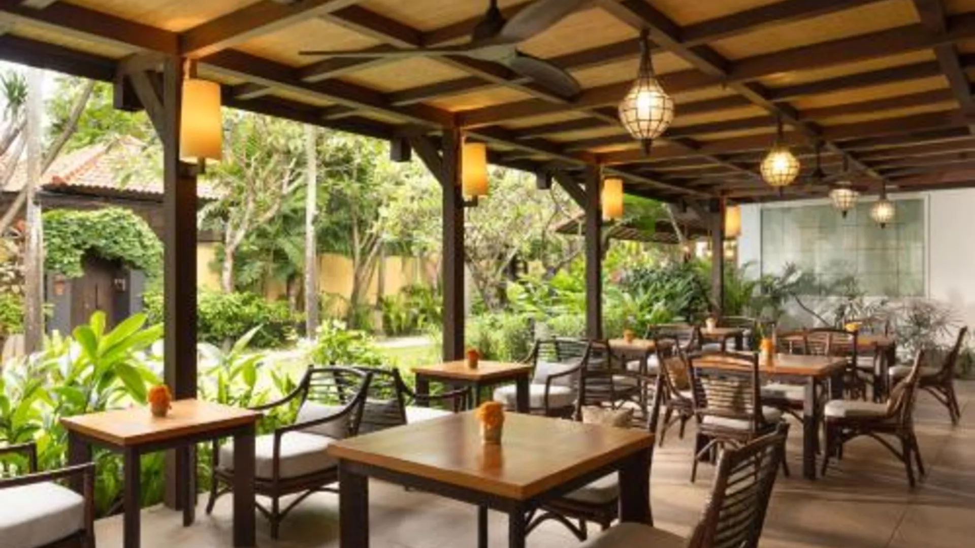 발리 알라야 데다운 쿠타 5성급 호텔 부대시설