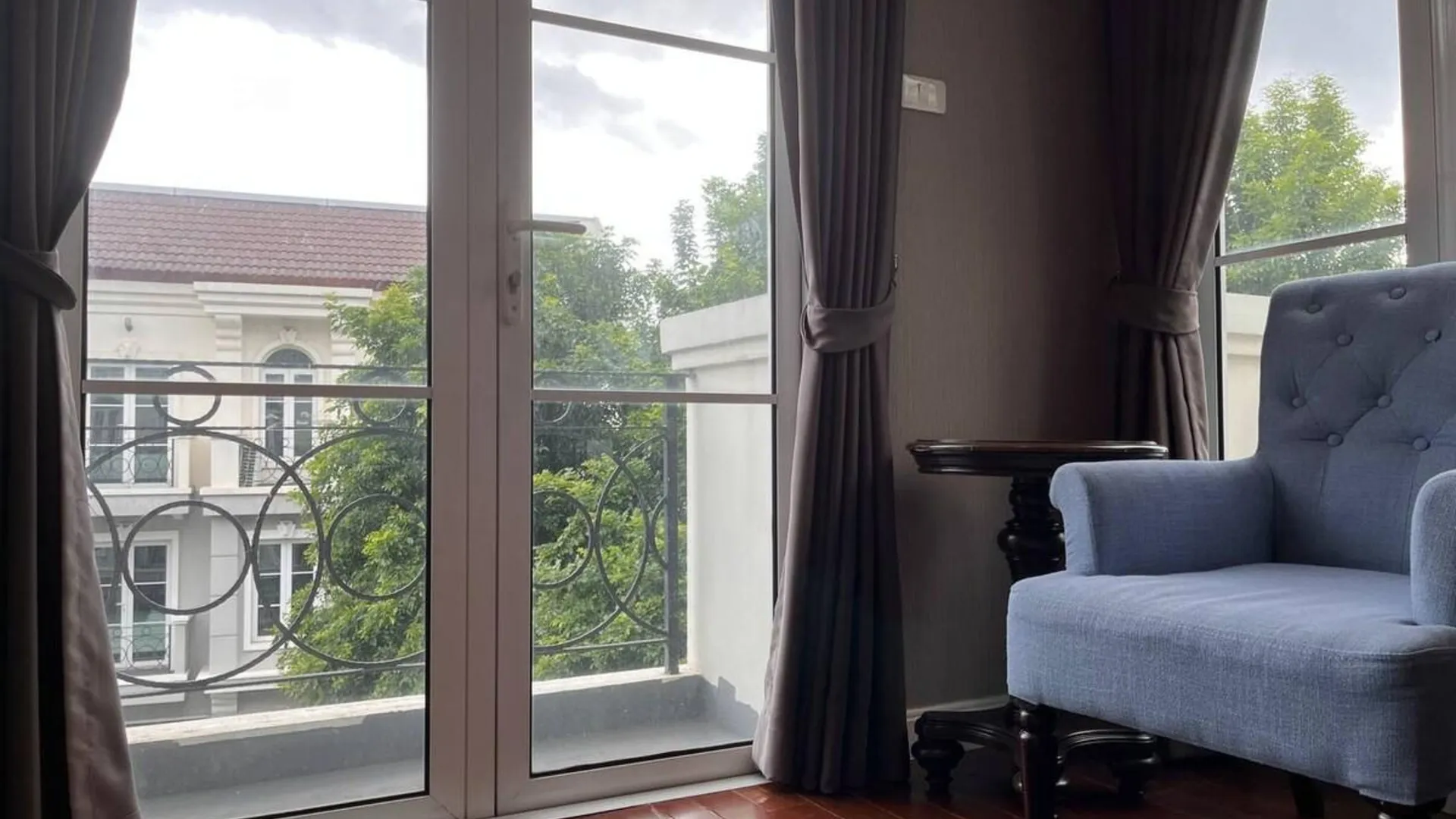 방콕 수쿰윗 / 스쿰빗의 프라이빗 하우스 (200m², 침실 3개, 프라이빗 욕실 3개) 4성급 게스트하우스 레스토랑