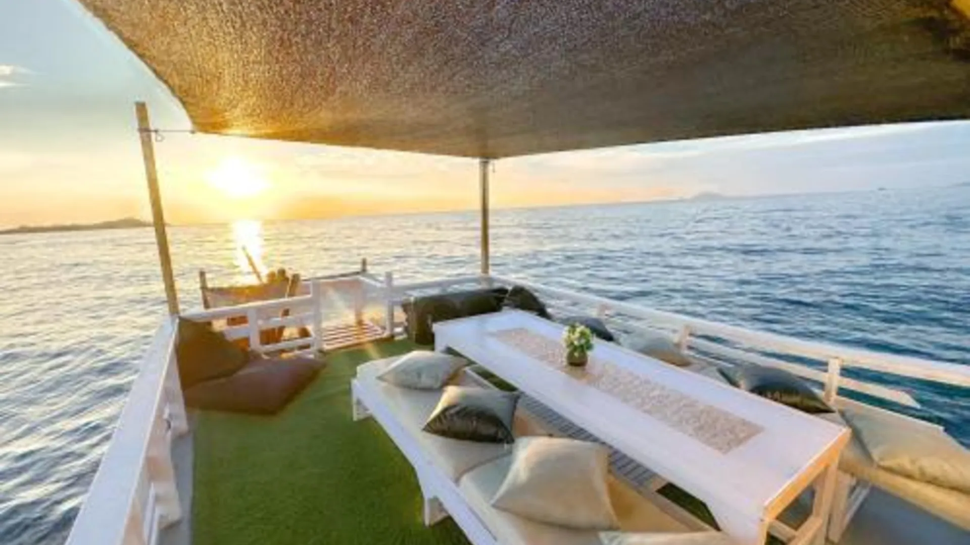 발리 셀레브베스트 쿠타 3성급 게스트하우스 레스토랑