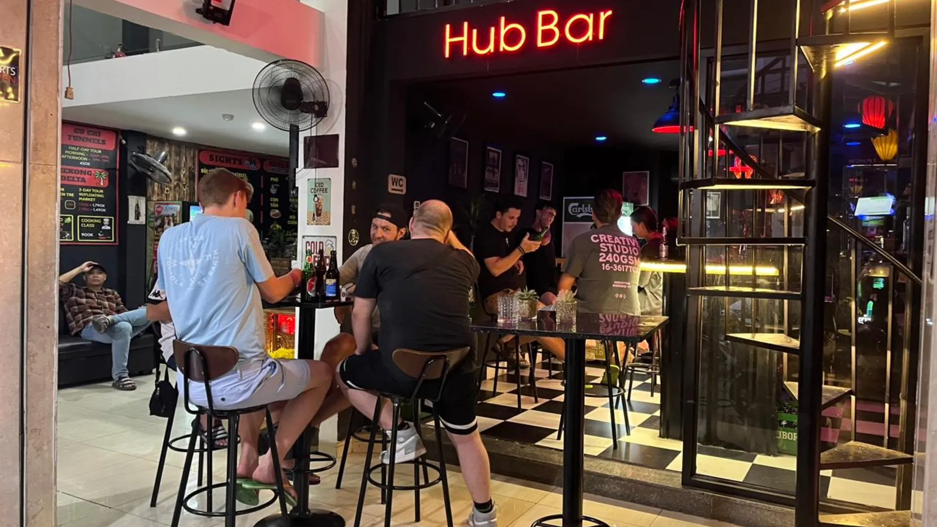 호치민 사이공 허브 호스텔 앤 바 5성급 호텔 로비