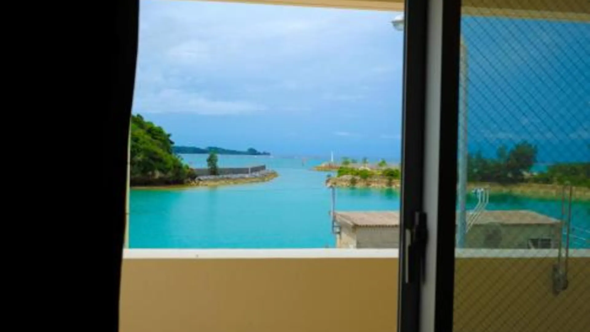 오키나와 본섬 Blue Entrance 3성급 게스트하우스 로비